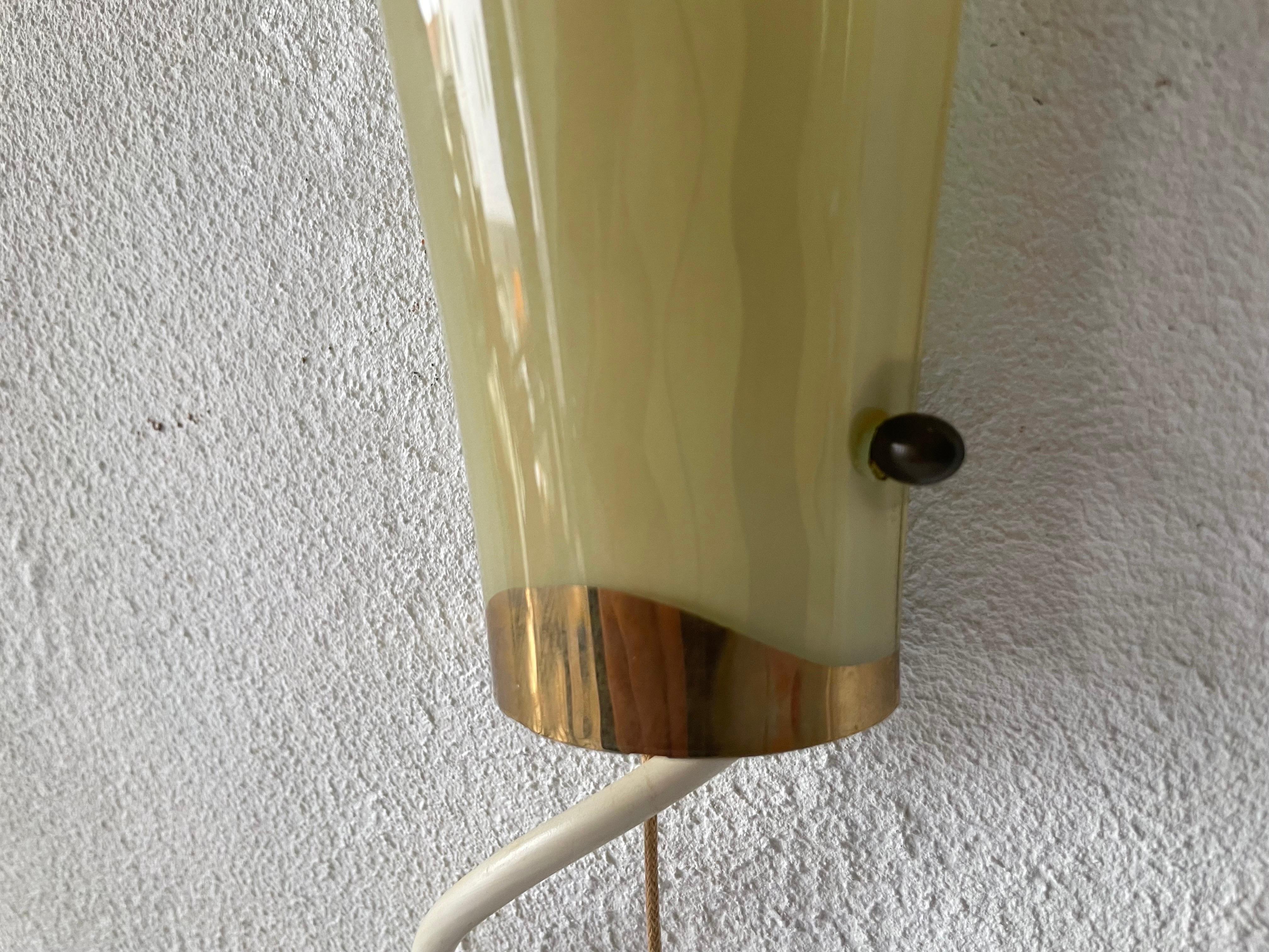 Mid-century Green Curved Glass Pair of Sconces, 1950s, Germany For Sale 1