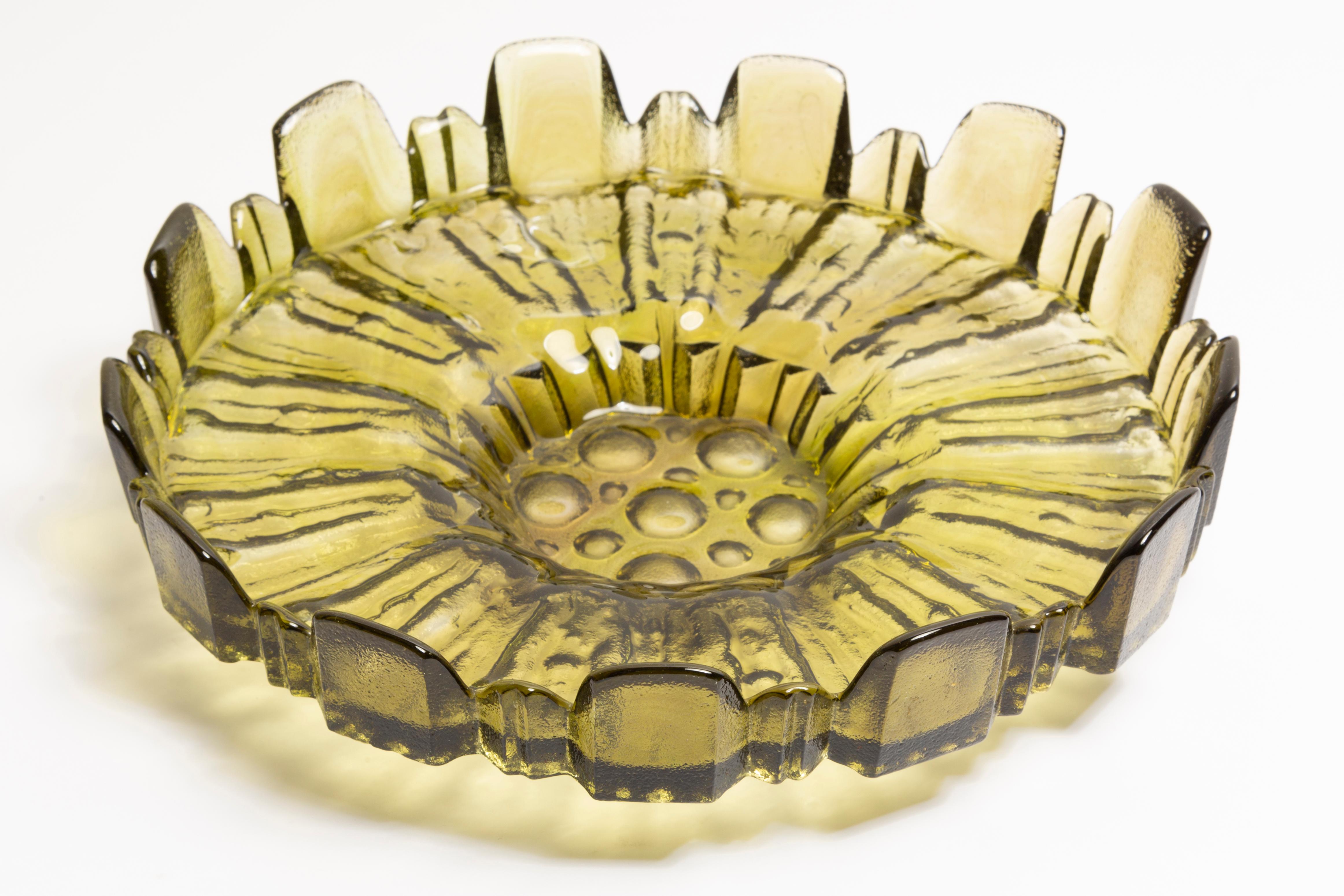 Mid Century Green Decorative Glass Flower Plate, Italy, 1960s For Sale 3