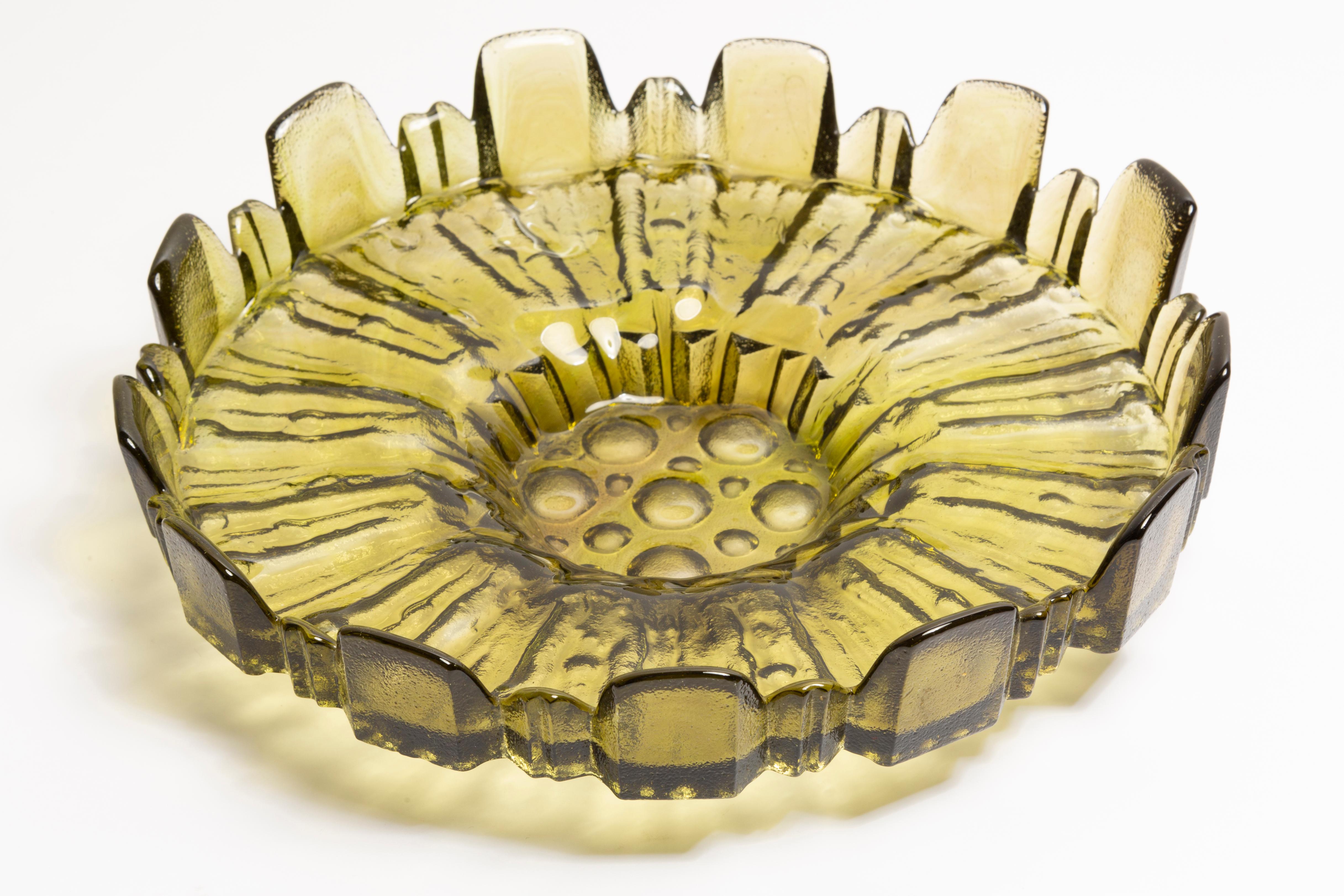 Mid-Century Modern Mid Century Green Decorative Glass Flower Plate, Italy, 1960s For Sale