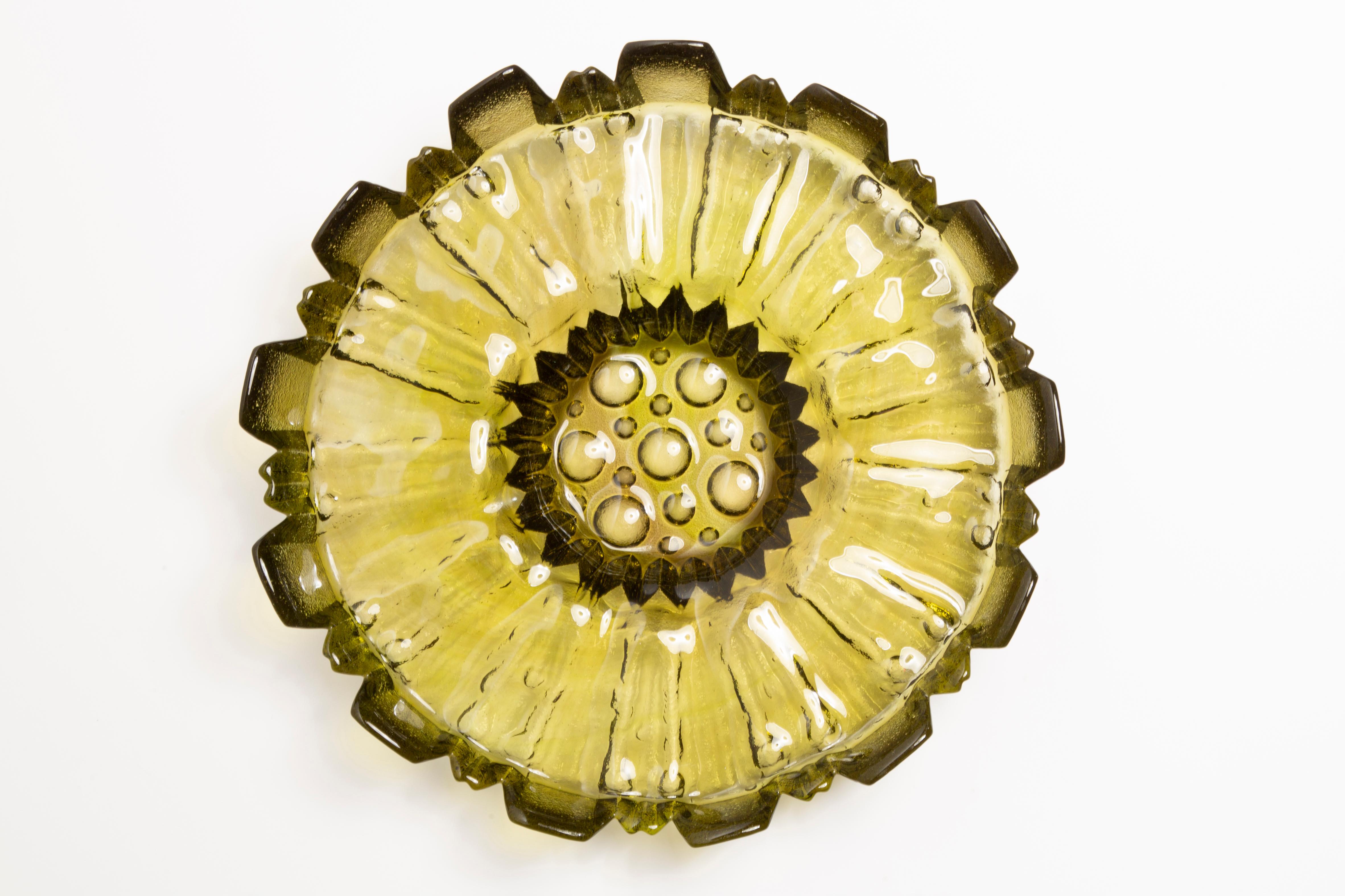 Ceramic Mid Century Green Decorative Glass Flower Plate, Italy, 1960s For Sale