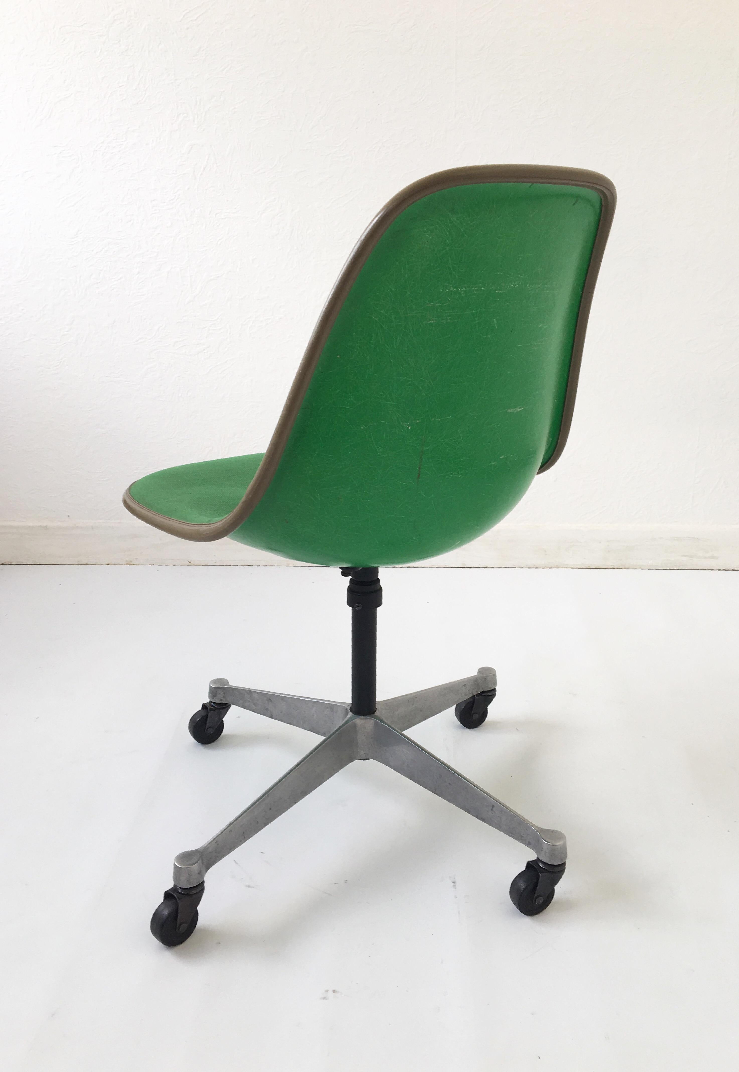 Mid-Century Modern Midcentury Green, Eames Fibreglass PSC Swivel Chair for Herman Miller circa 1960