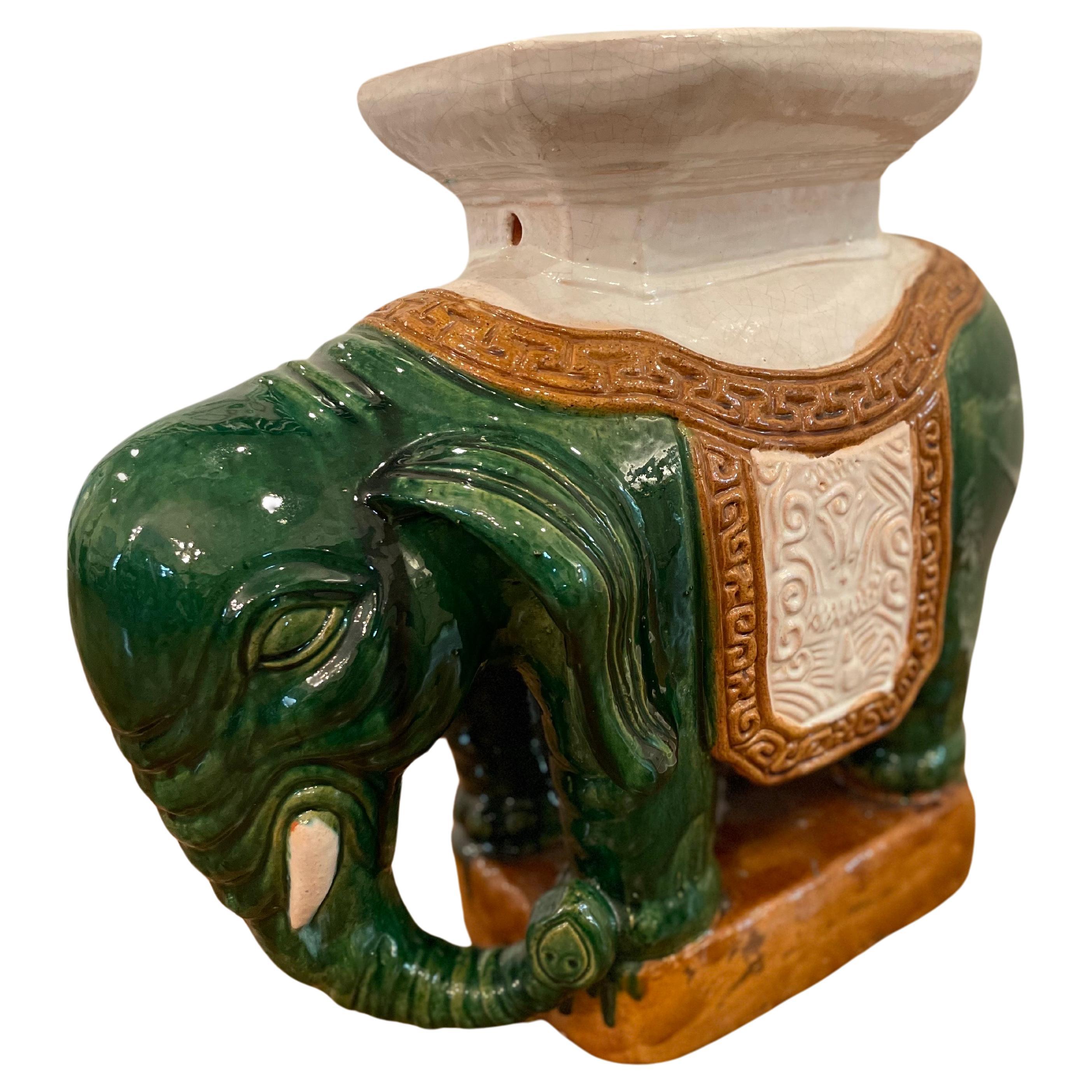 Tabouret de jardin éléphant vert du milieu du siècle, grand siège de jardin asiatique en céramique en vente