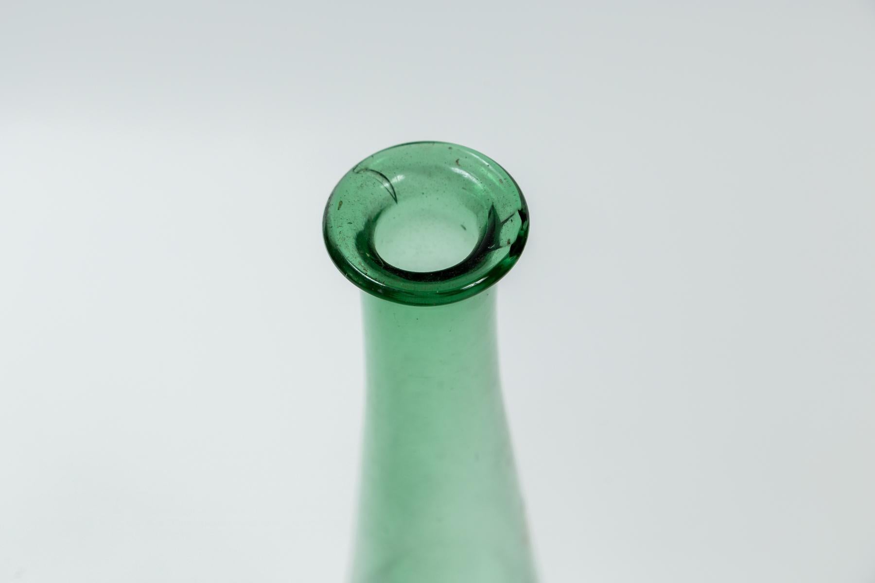 Mid-Century Green Glass Decanter, Empoli, Italy In Good Condition For Sale In Chappaqua, NY