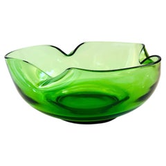 Grande insalatiera o ciotola da portata in vetro verde in stile Mid-Century di Anchor Hocking, anni '60