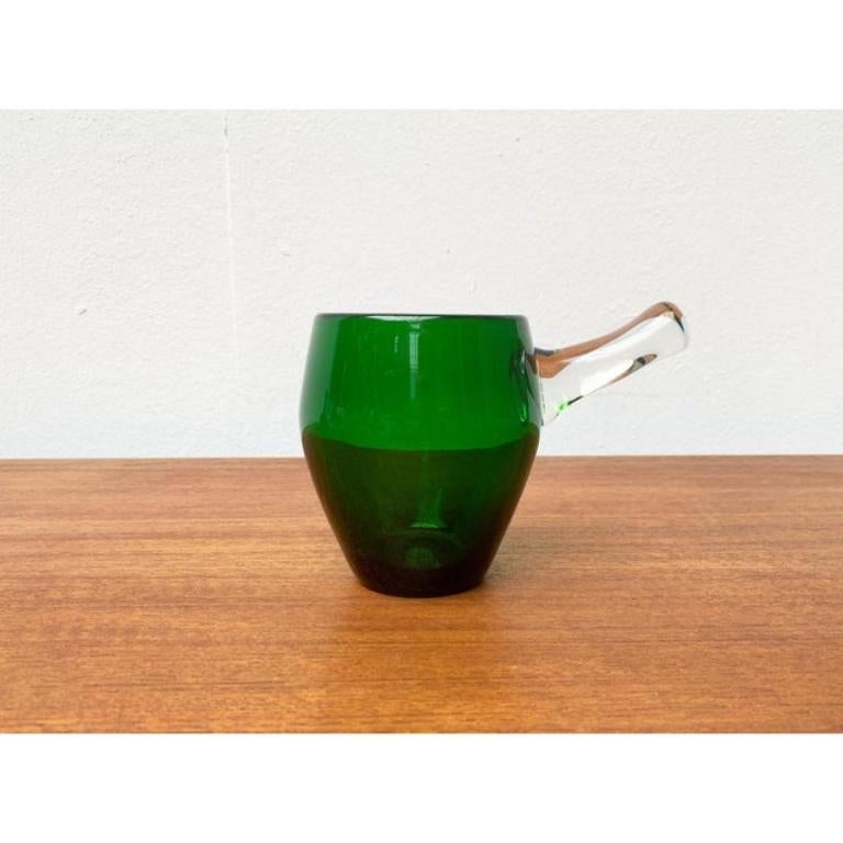 Vase Sarvituoppi par Sirkku Kumela-Lehtonen pour Kumela, Finlande preuve officielle d'authenticité telle que catalogues d'époque, dossiers de créateurs ou autres sources documentaires.

Informations complémentaires :
Matériaux : Verre
Style :