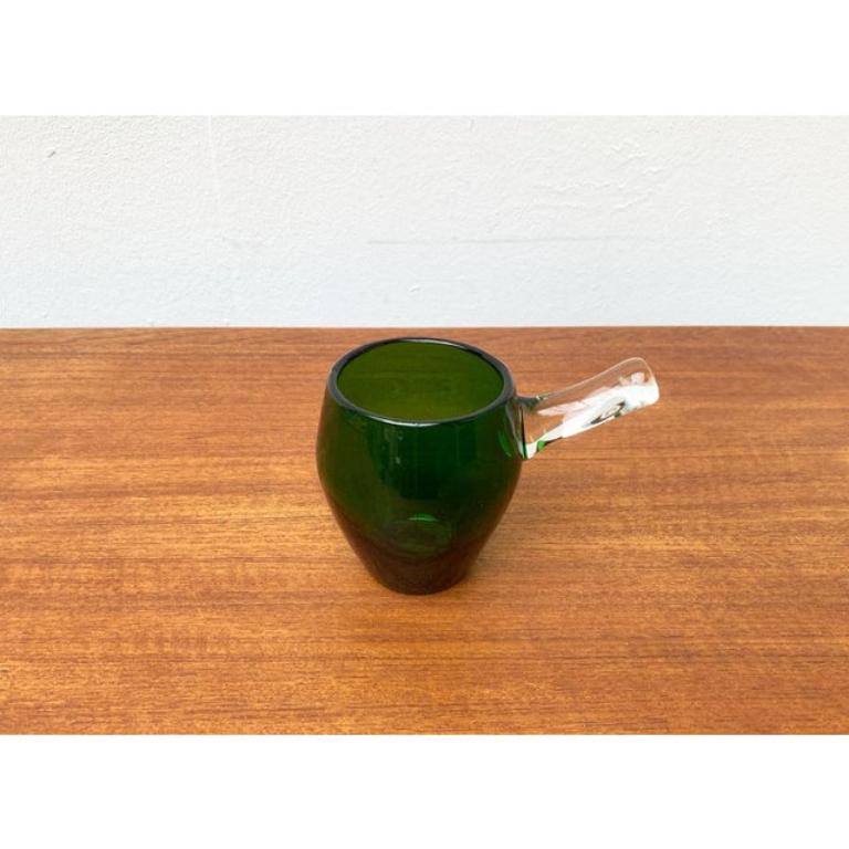 Bol Sarvituoppi en verre vert avec poignée de Sirkku Kumela, années 1960 en vente 1