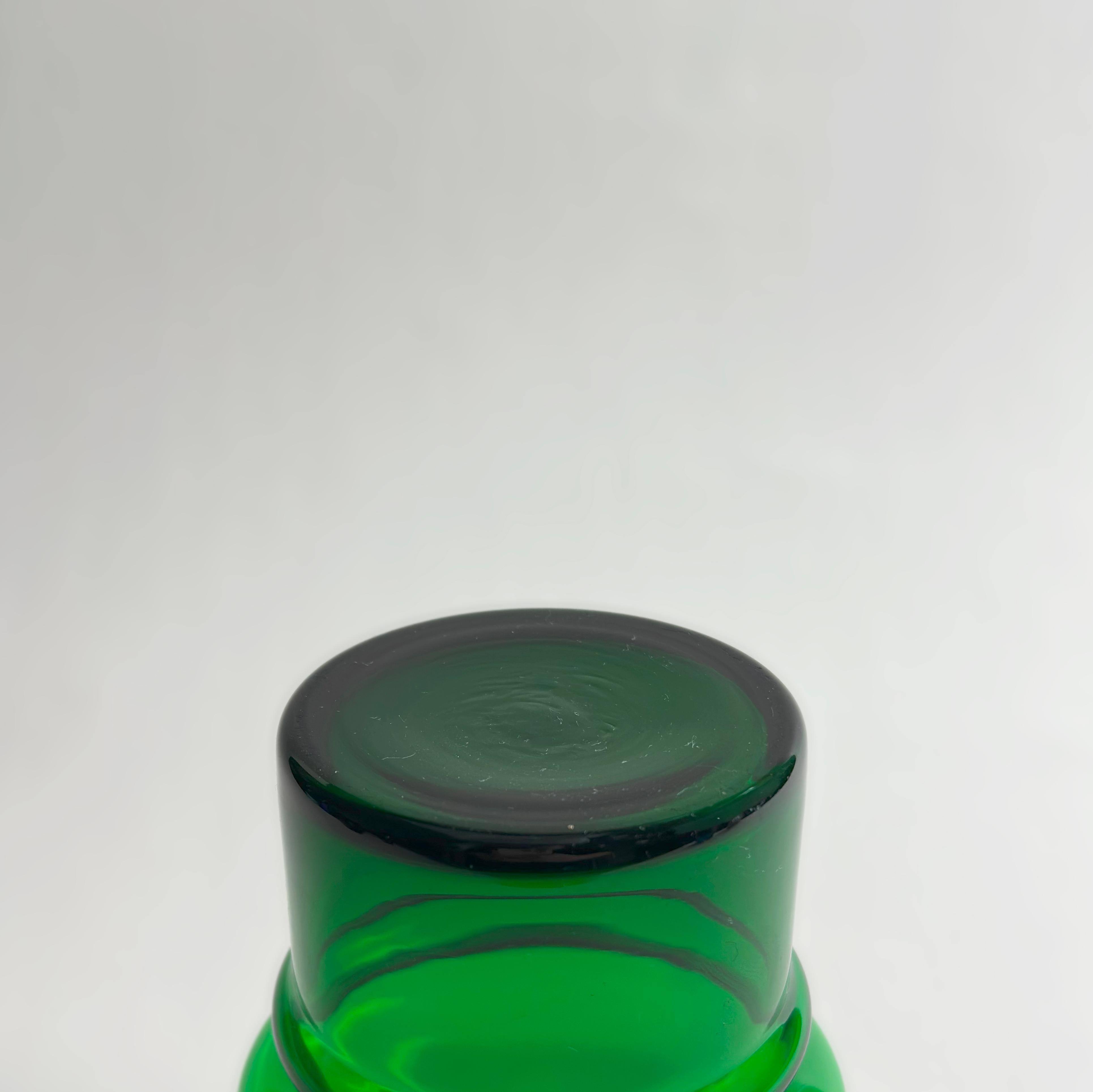 Grüne Glasvase aus der Jahrhundertmitte von Lindshammar, Schweden, 1960er Jahre (20. Jahrhundert) im Angebot