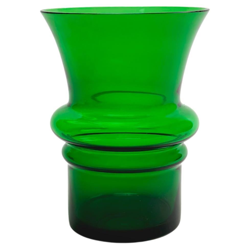 Grüne Glasvase aus der Jahrhundertmitte von Lindshammar, Schweden, 1960er Jahre im Angebot