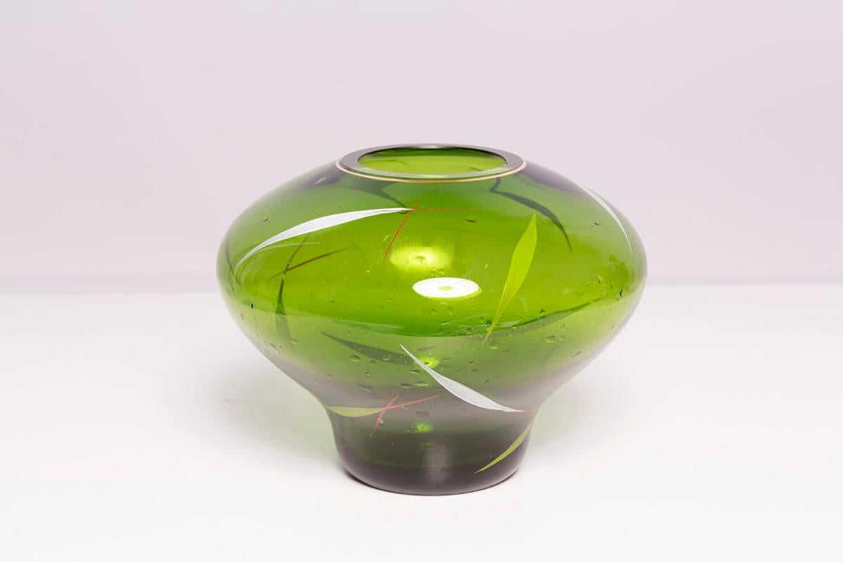 Verre Vase en cristal vert peint à la main, Europe, années 1960 en vente