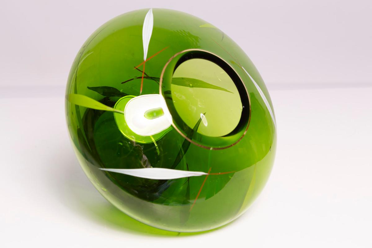 Vase en cristal vert peint à la main, Europe, années 1960 en vente 2