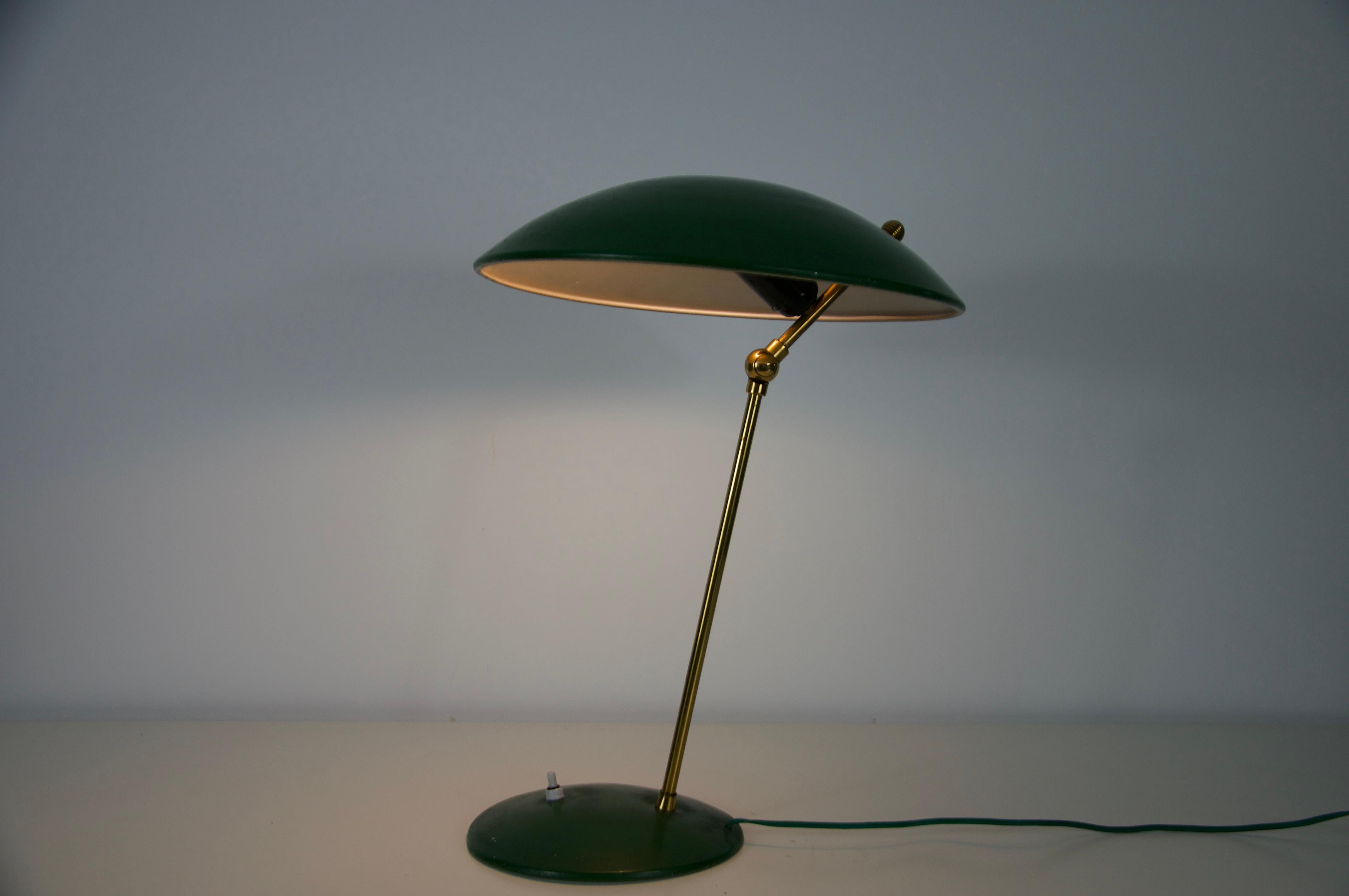 Lampe de table italienne verte en laiton et métal du milieu du siècle, années 1960 en vente 6