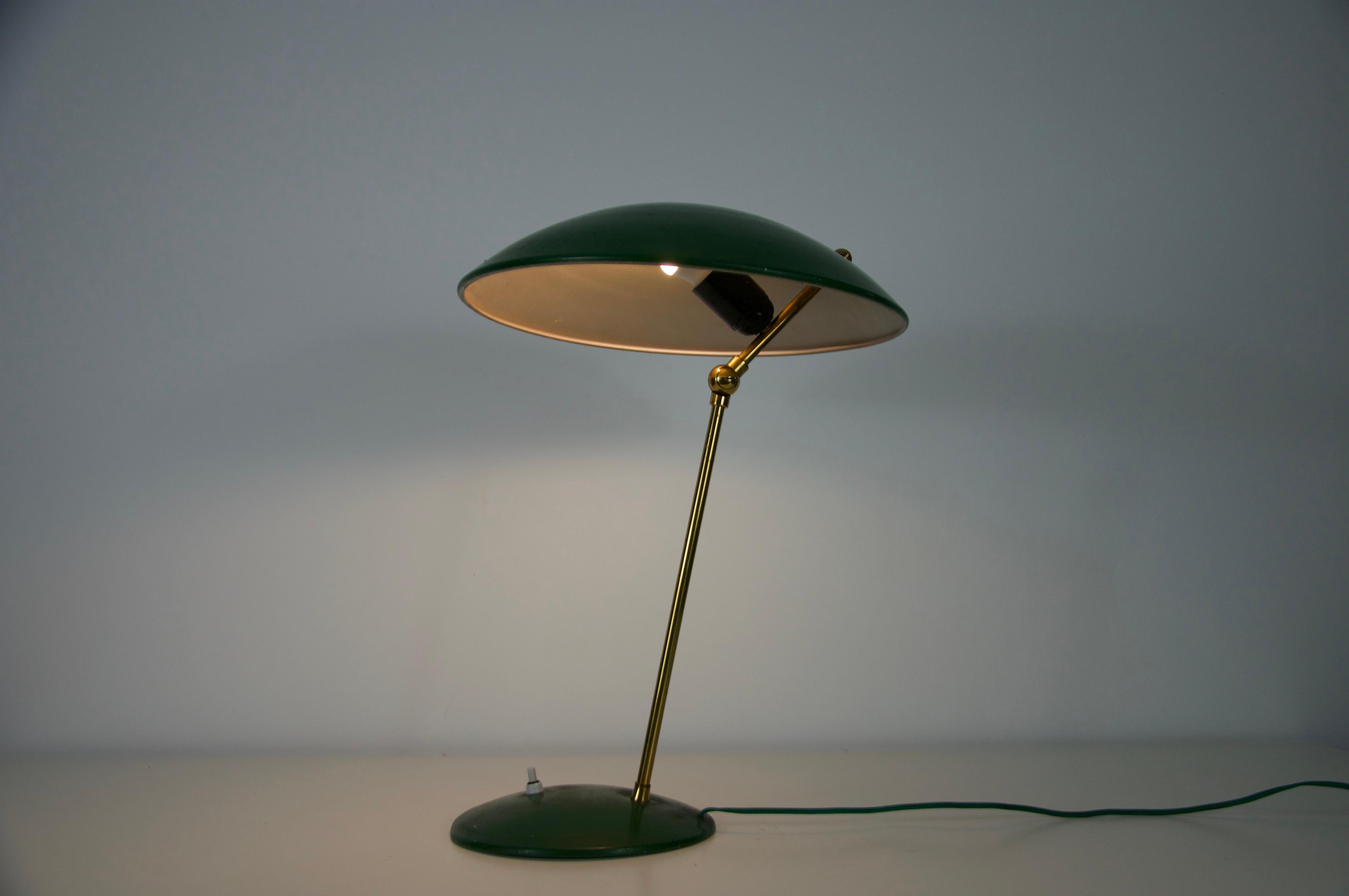 Lampe de table italienne verte en laiton et métal du milieu du siècle, années 1960 en vente 7