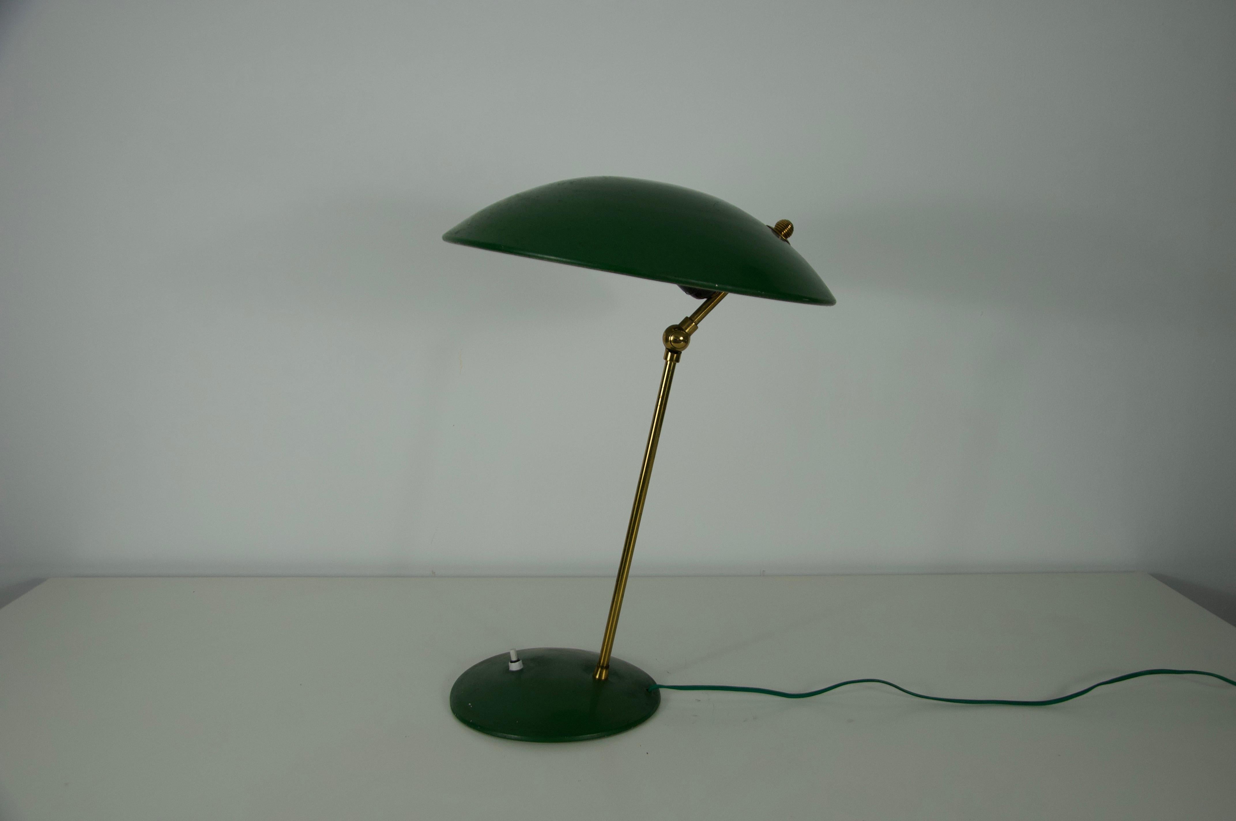 Mid-Century Modern Lampe de table italienne verte en laiton et métal du milieu du siècle, années 1960 en vente