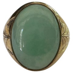 Anello con cabochon ovale di giada verde e oro giallo 14 carati di metà secolo
