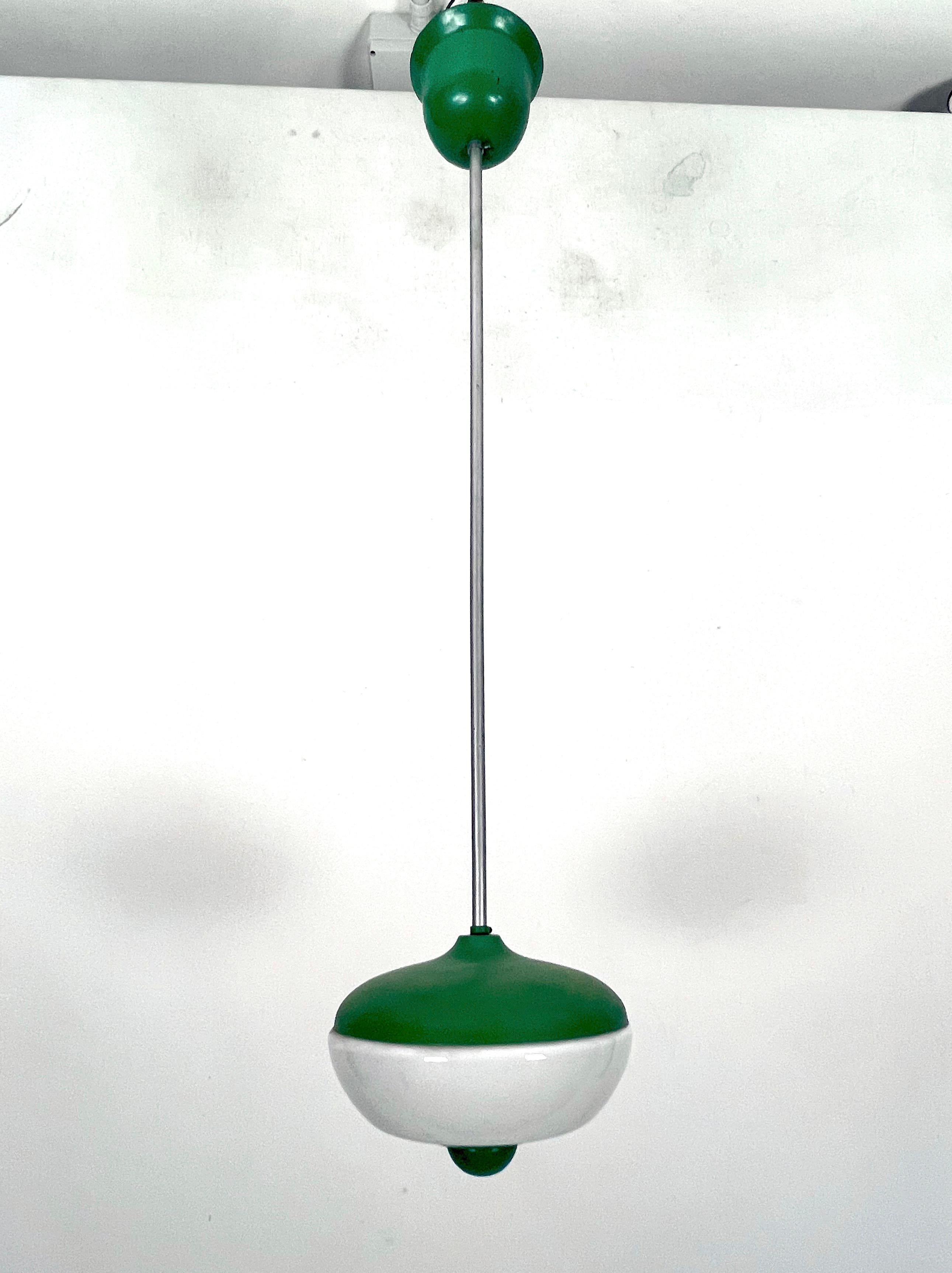Mid-Century green lacquer and milk glass pendant. Italy 1950s In Good Condition For Sale In Catania, CT