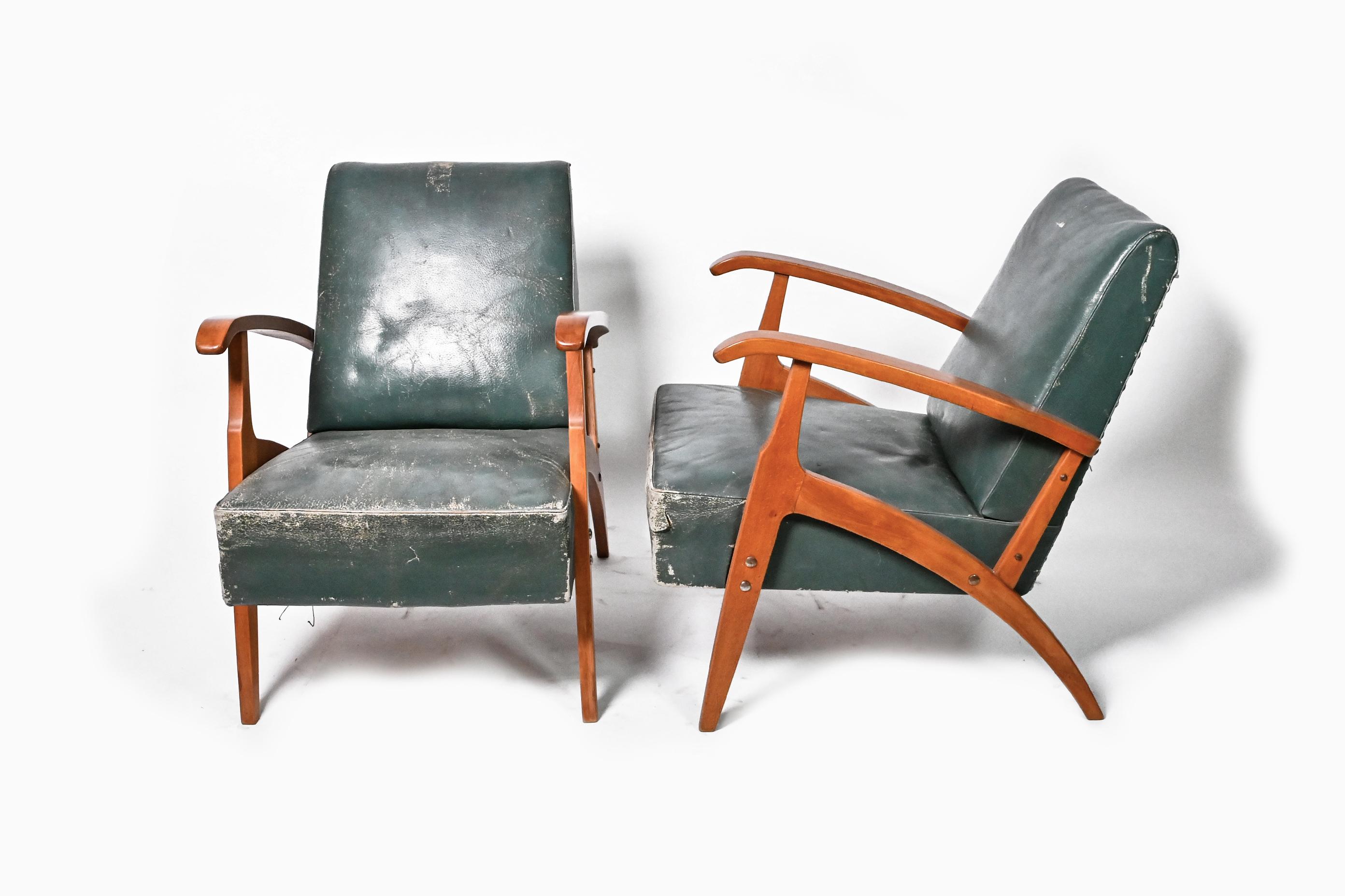 Poltrone di metà secolo, Ungheria, anni '1950. Pelle originale. Legno.