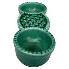 Salero de mayólica verde de mediados de siglo Vallauris