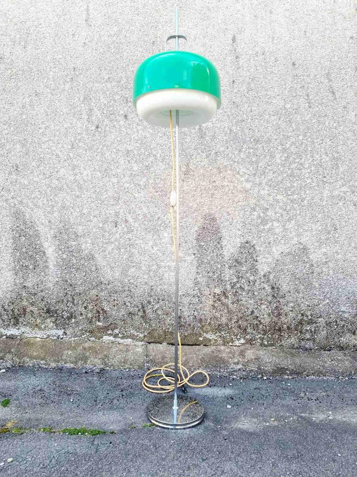 Mid Century Floor Lamp Medusa was designed by Luigi Massoni for Guzzini
Original from the 70s
In rare green color
