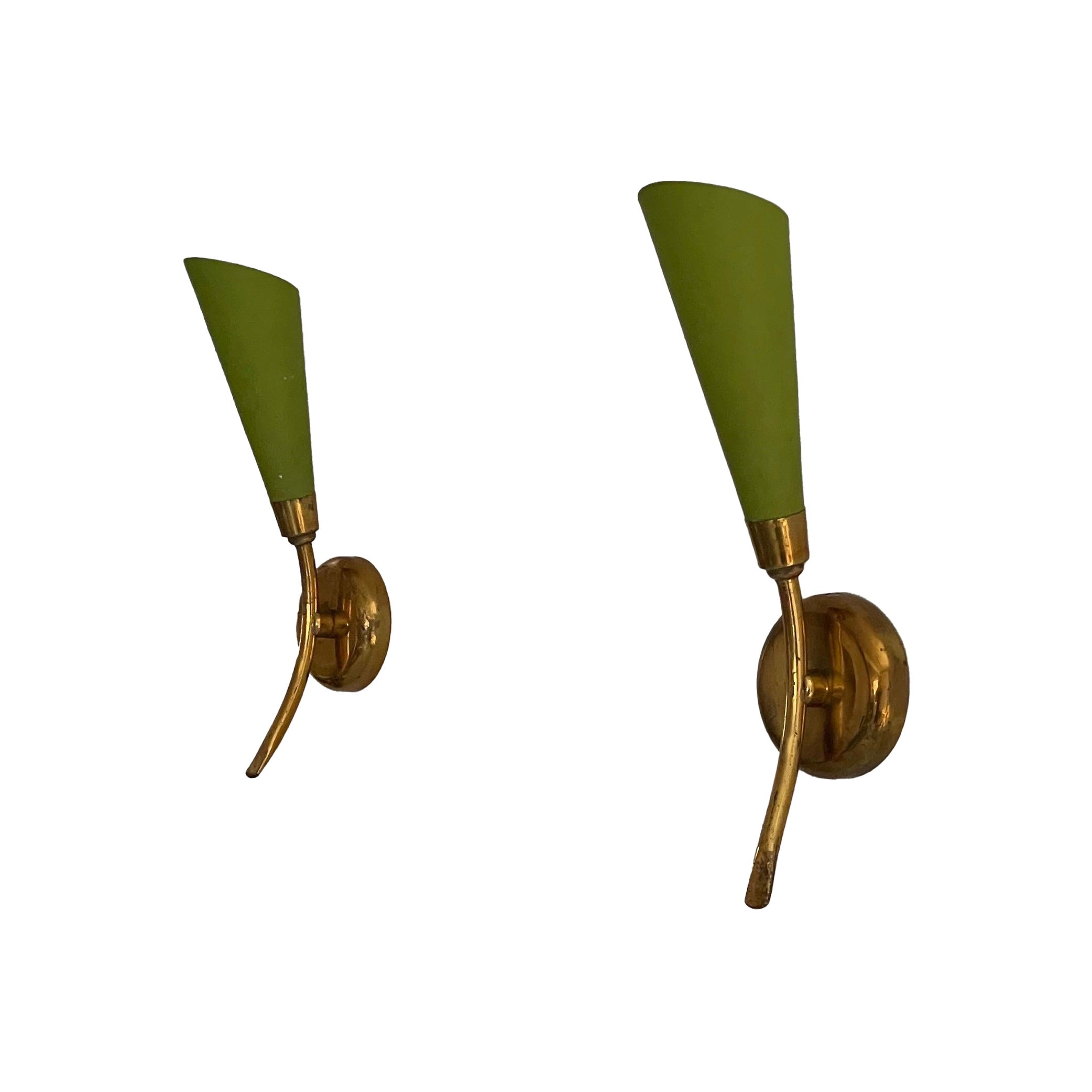Coppia di lampade di metà secolo in metallo verde e ottone, anni 
50, Italia