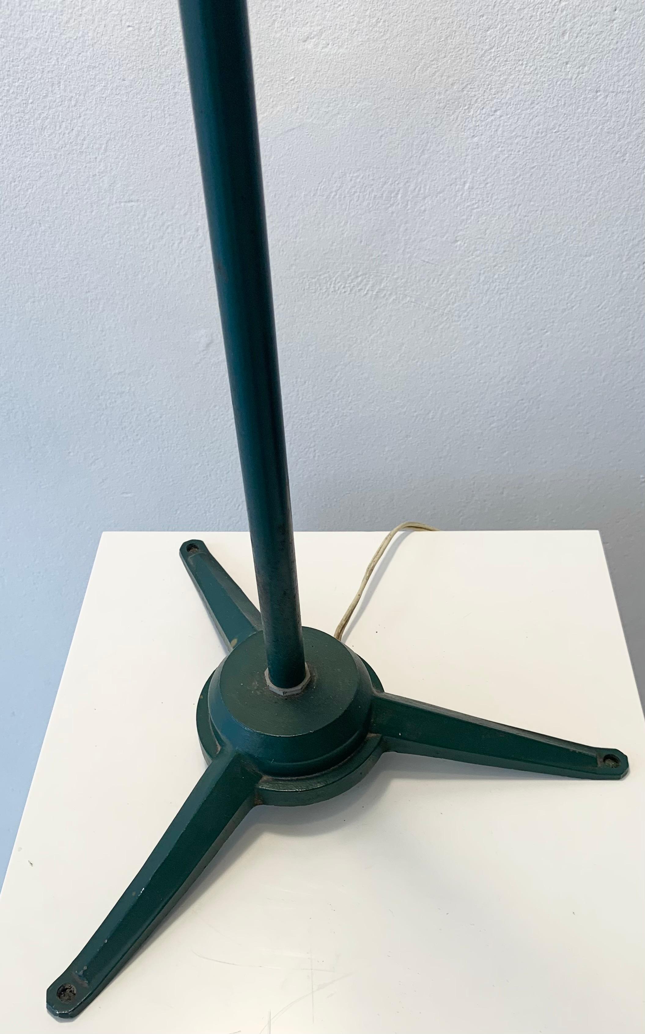 Mid-Century Green Metal Lamp, 1950s In Good Condition For Sale In Brussels, BE