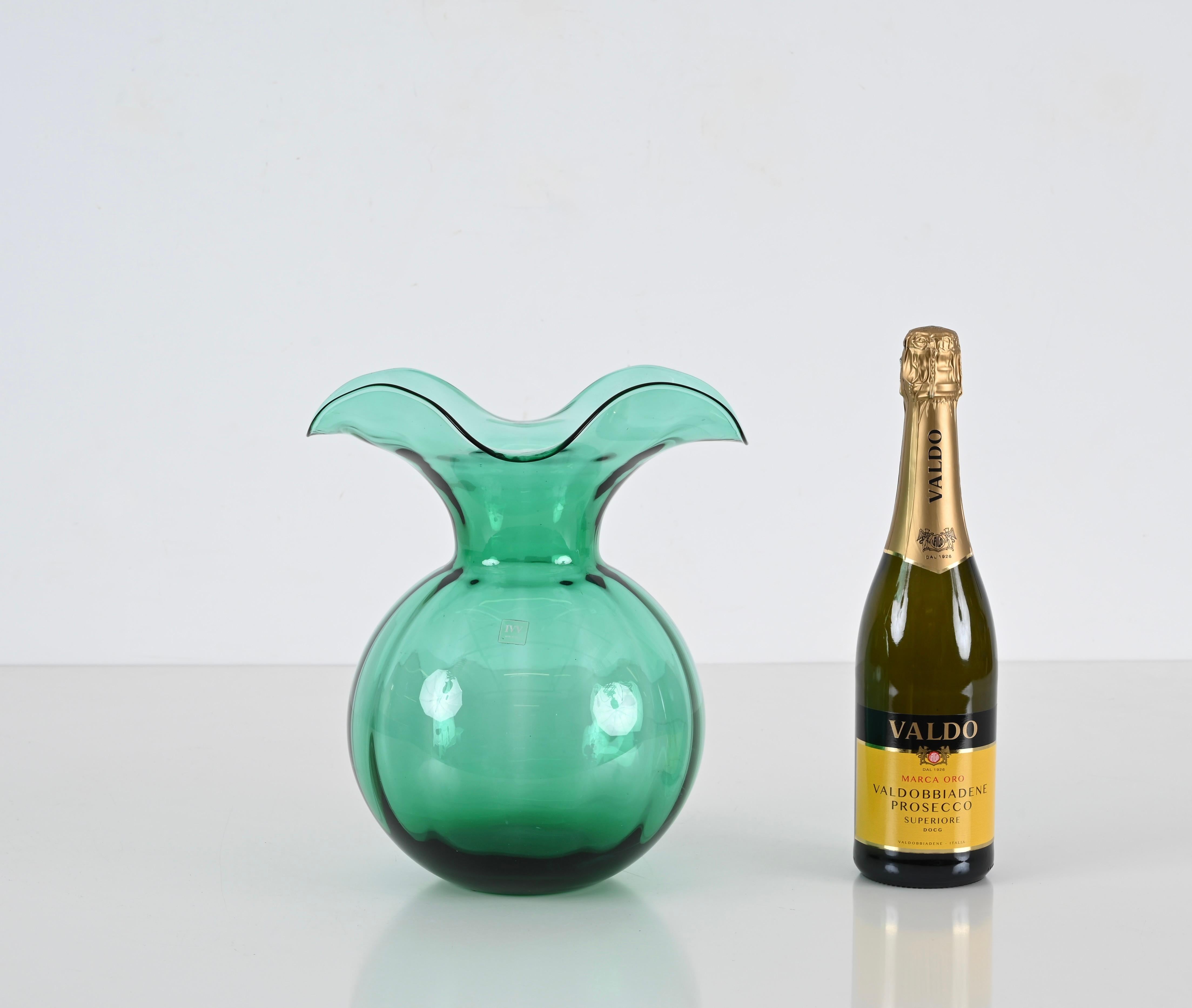 Italienische Vase aus grünem Murano-Glas, Mitte des Jahrhunderts, IVV, Italien 1970er (Moderne der Mitte des Jahrhunderts) im Angebot