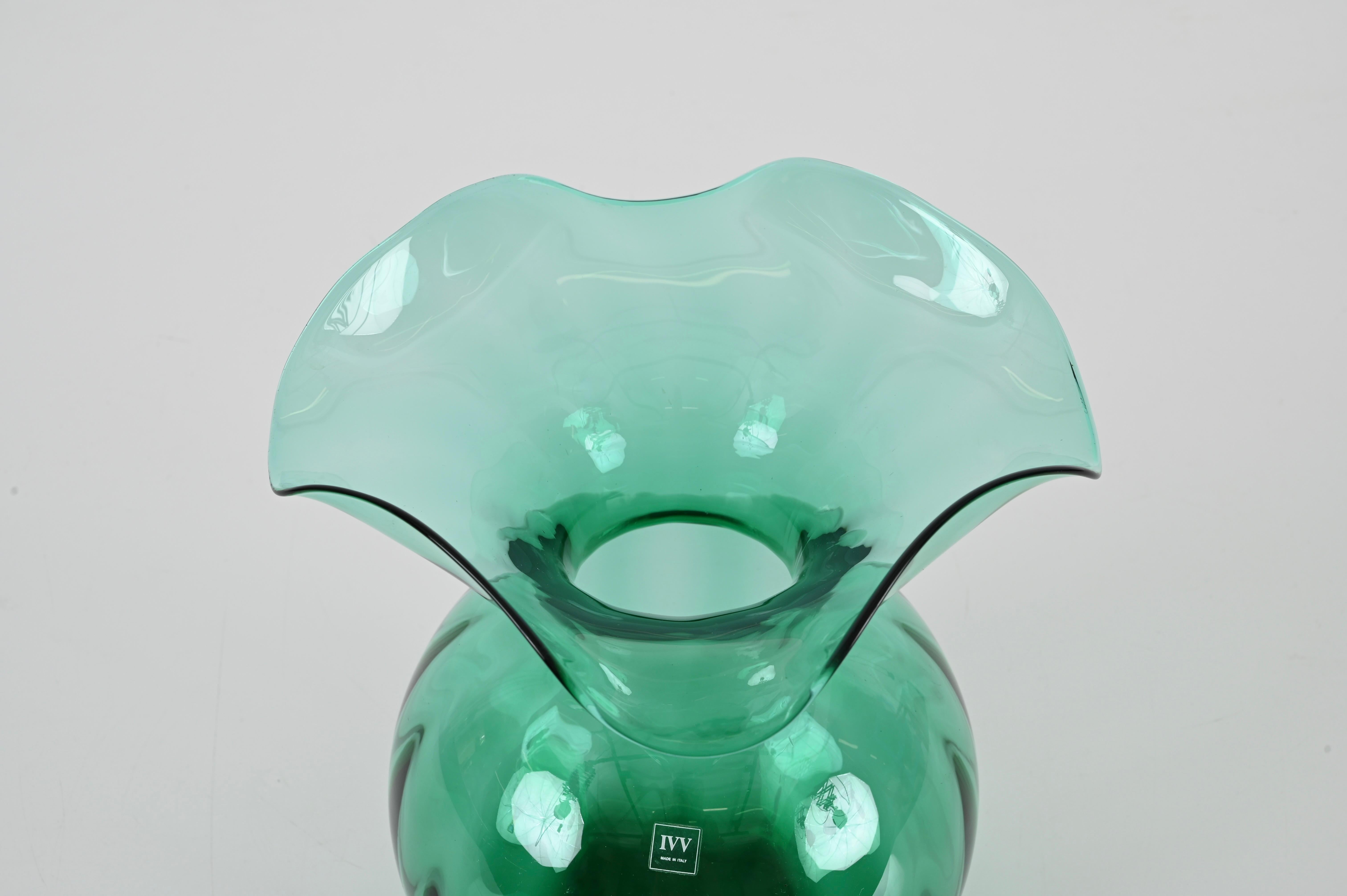 Italienische Vase aus grünem Murano-Glas, Mitte des Jahrhunderts, IVV, Italien 1970er (20. Jahrhundert) im Angebot