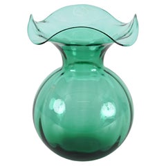 Vase italien en verre de Murano vert du milieu du siècle dernier par IVV, Italie 1970