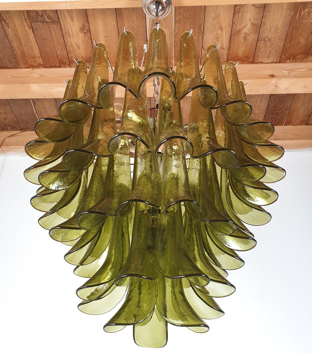 Late 20th Century Mid-Century Green Murano Glass Petal Chandelier, Mazzega