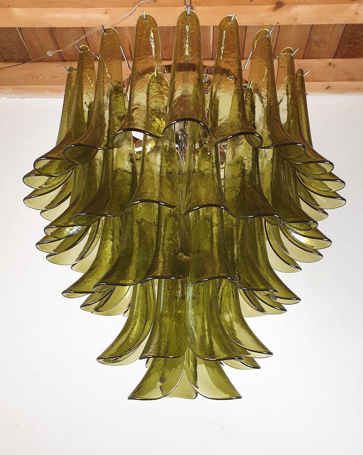 Mid-Century Green Murano Glass Petal Chandelier, Mazzega In Excellent Condition In Dallas, TX