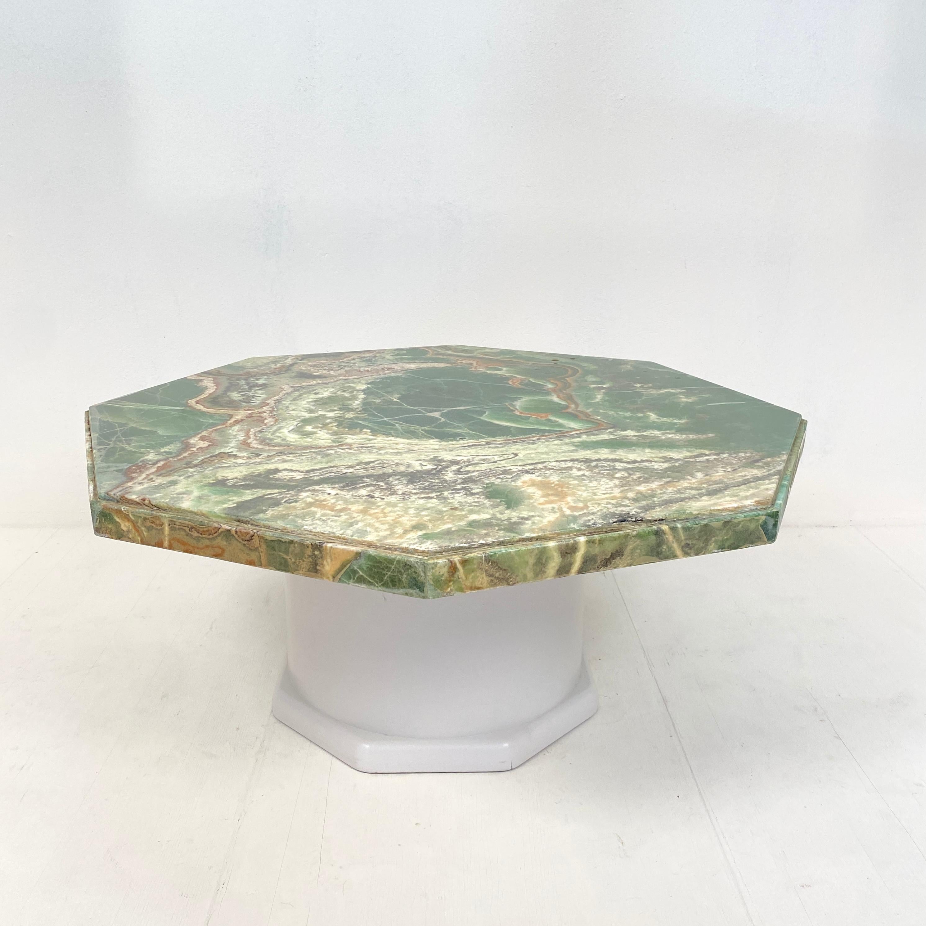 Mid-Century Green Octagon Onyx Coffee Table with Round Off-White Wood Base, 1970 For Sale 1