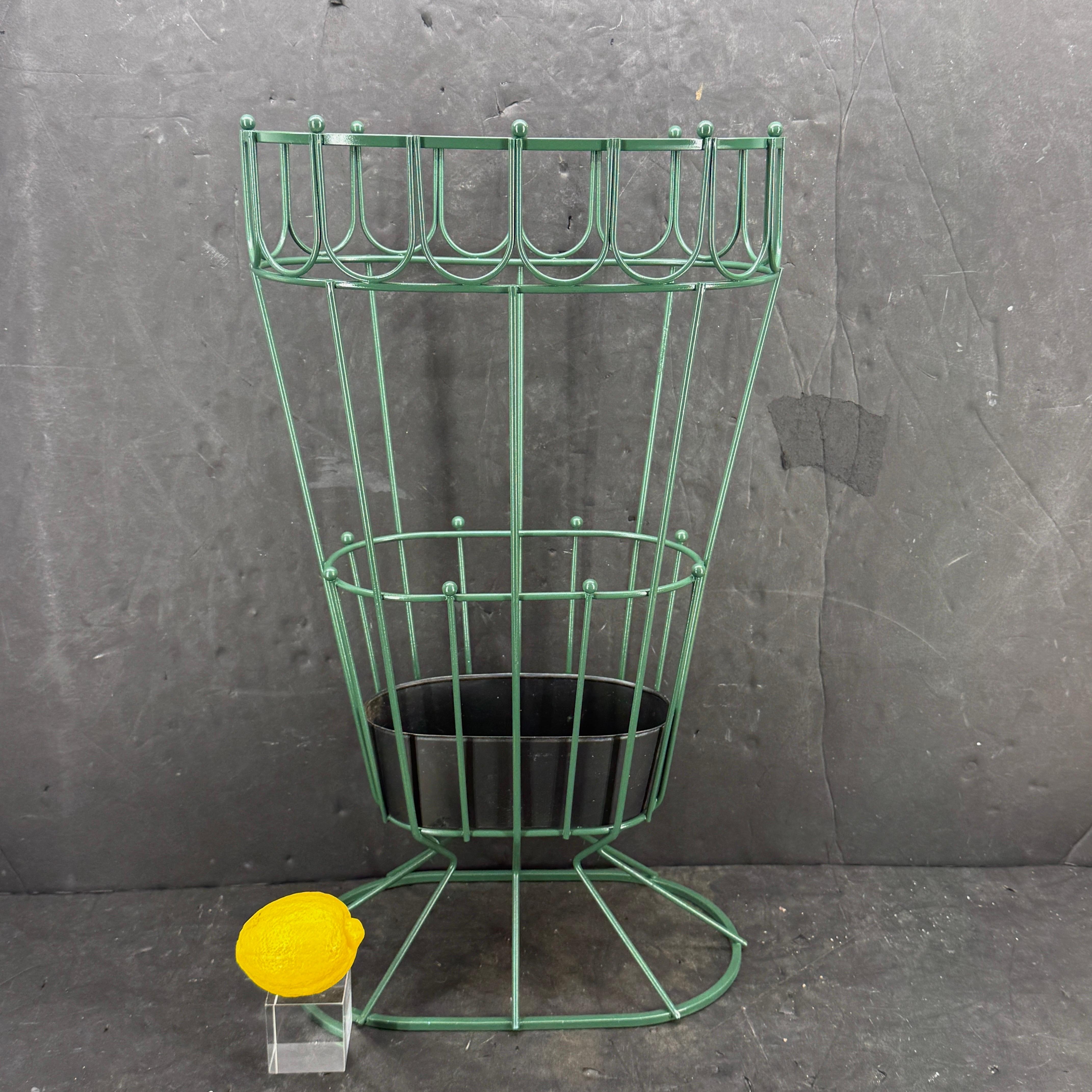 Porte-parapluies en métal peint vert du milieu du siècle en vente 7