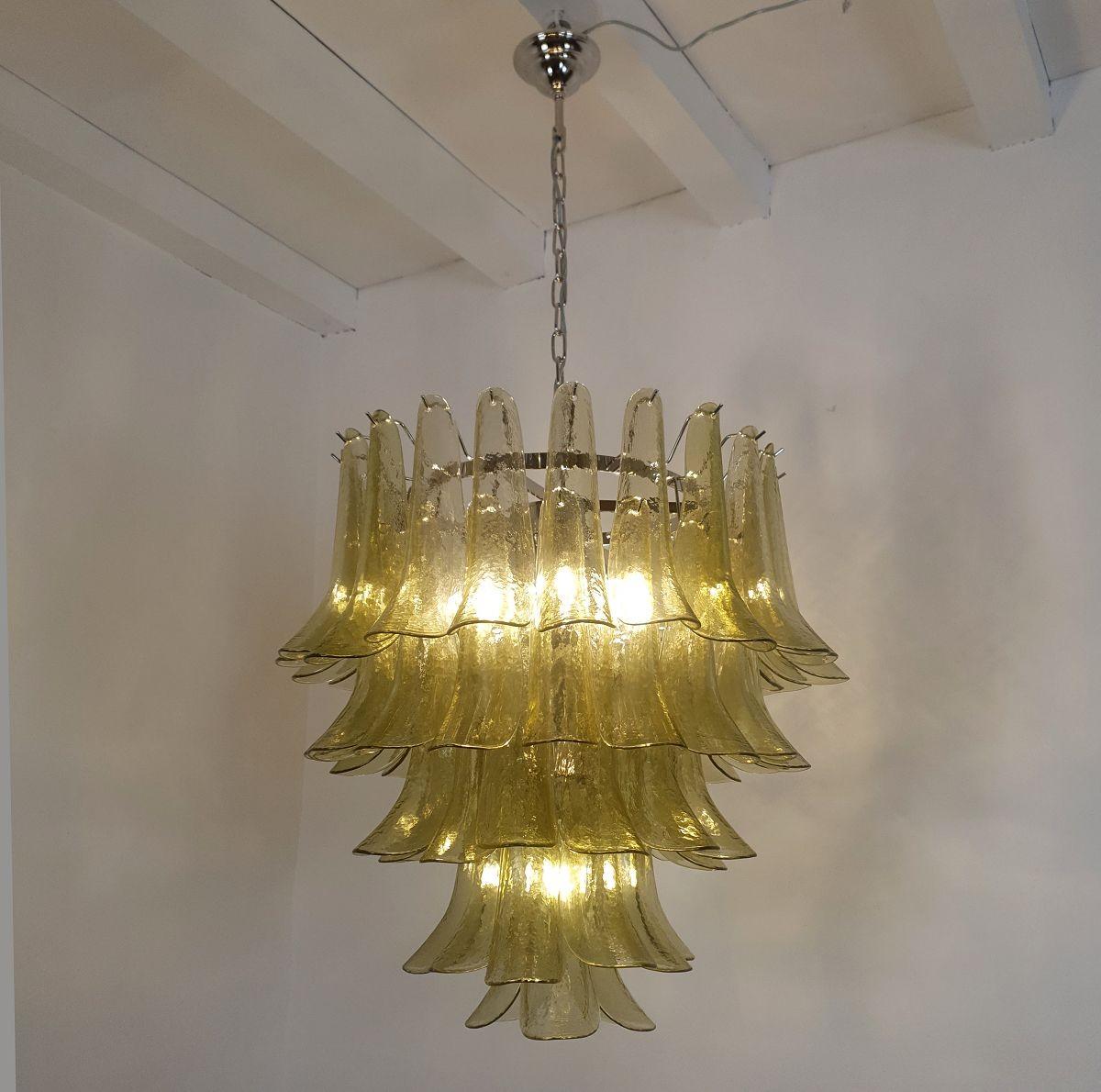 Late 20th Century Mid Century Green Petals Murano chandelier For Sale
