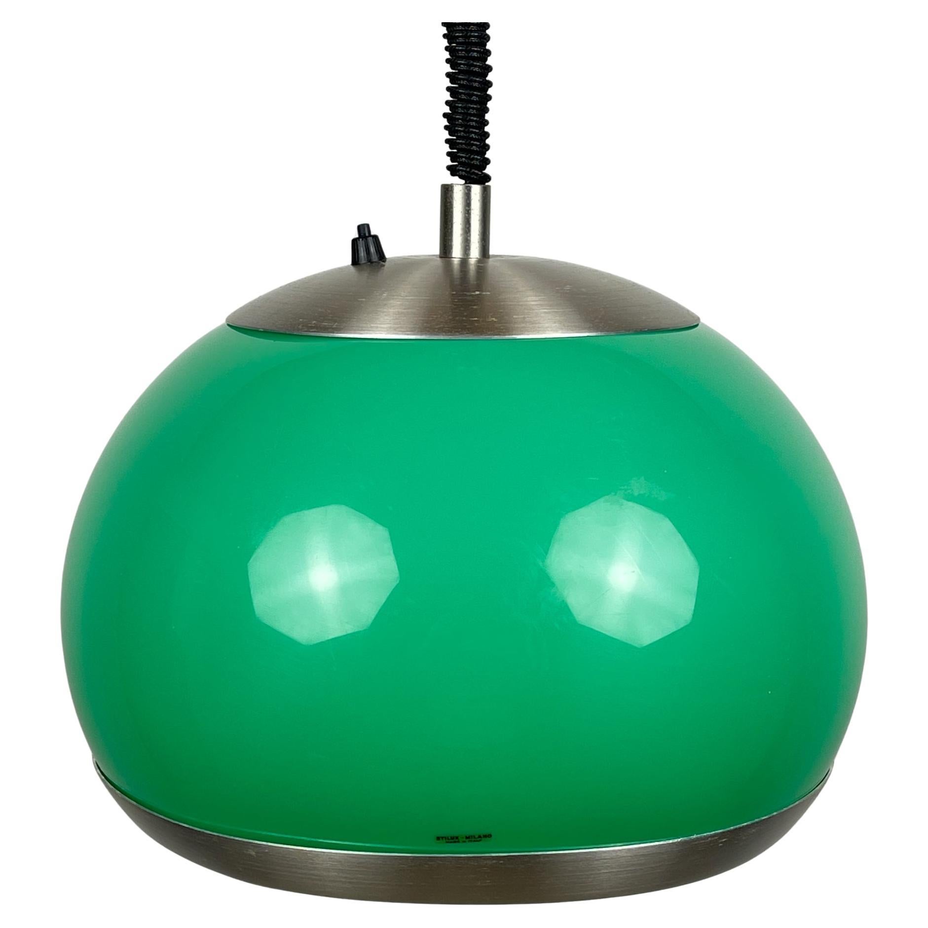 Grüne Mid-Century-Pendelleuchte aus Kunststoff von Stilux Milano, Italien, 1972