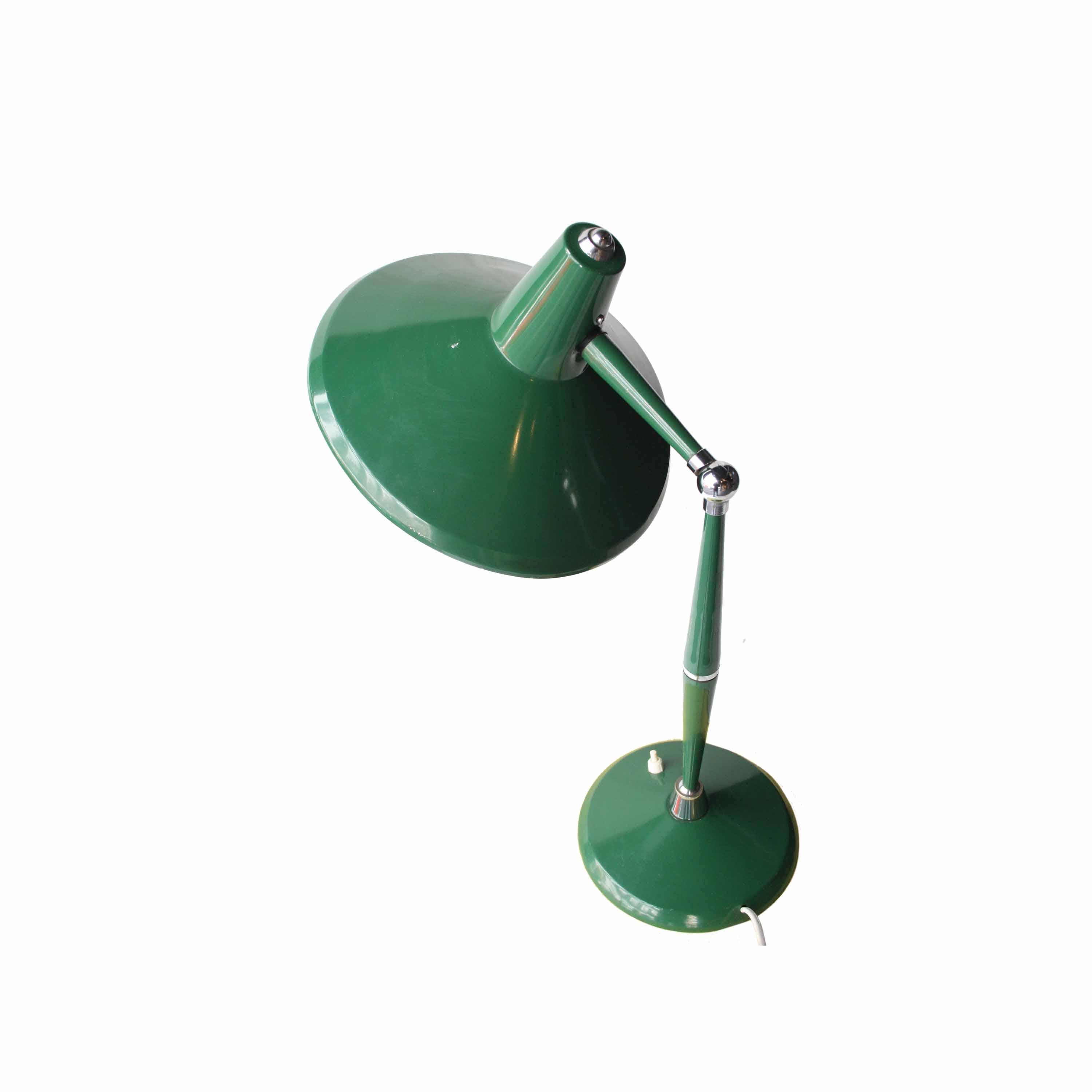 Green table lamp from the Mid-Century period.
The lamp consists of a round-shaped green metal base attached with silver details to a rotating leg with a circular revolving shade.
Both the lamp shade and the leg can be rotated independently to