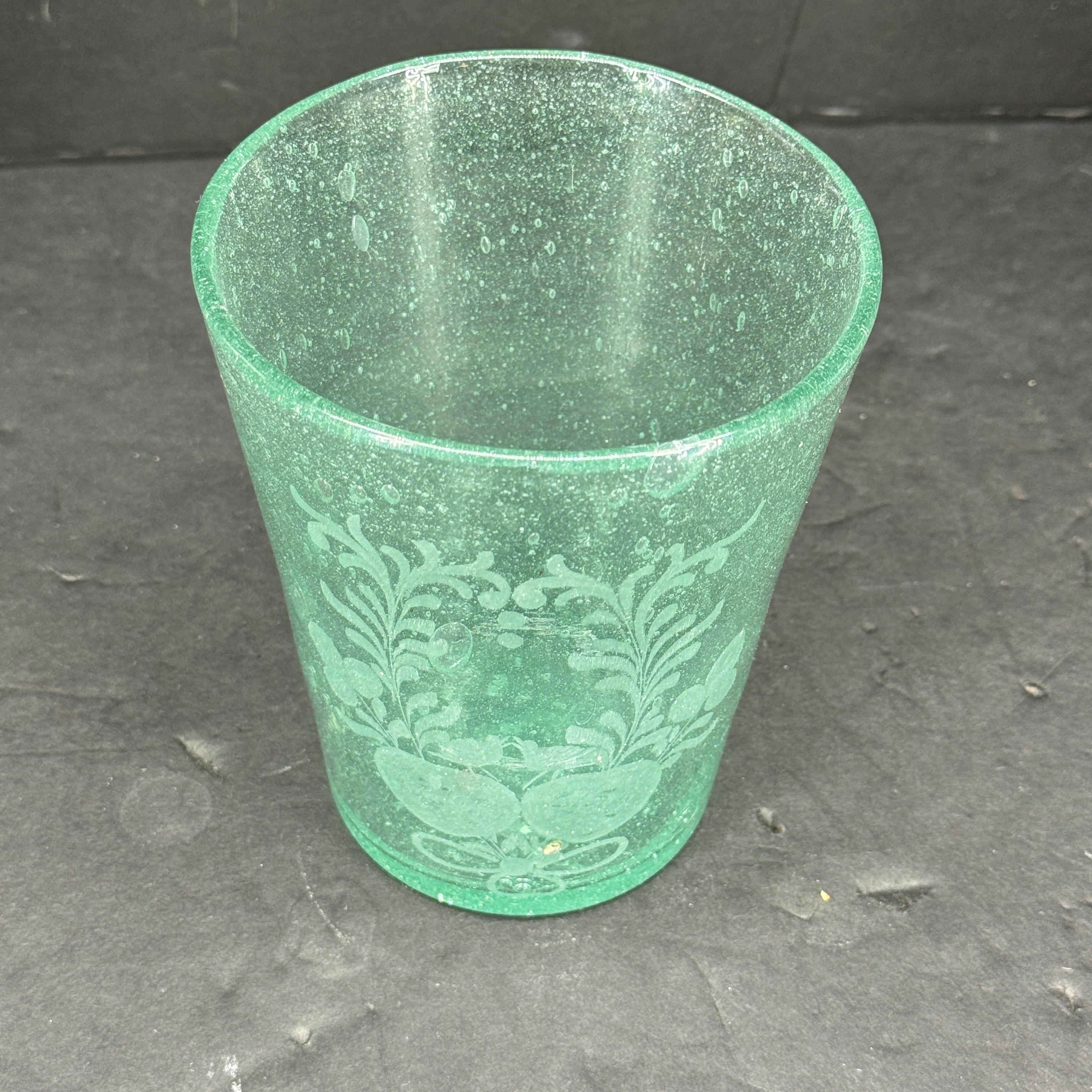 Vaso in vetro acidato con semi verdi di metà secolo con uccelli e frutta in vendita 3