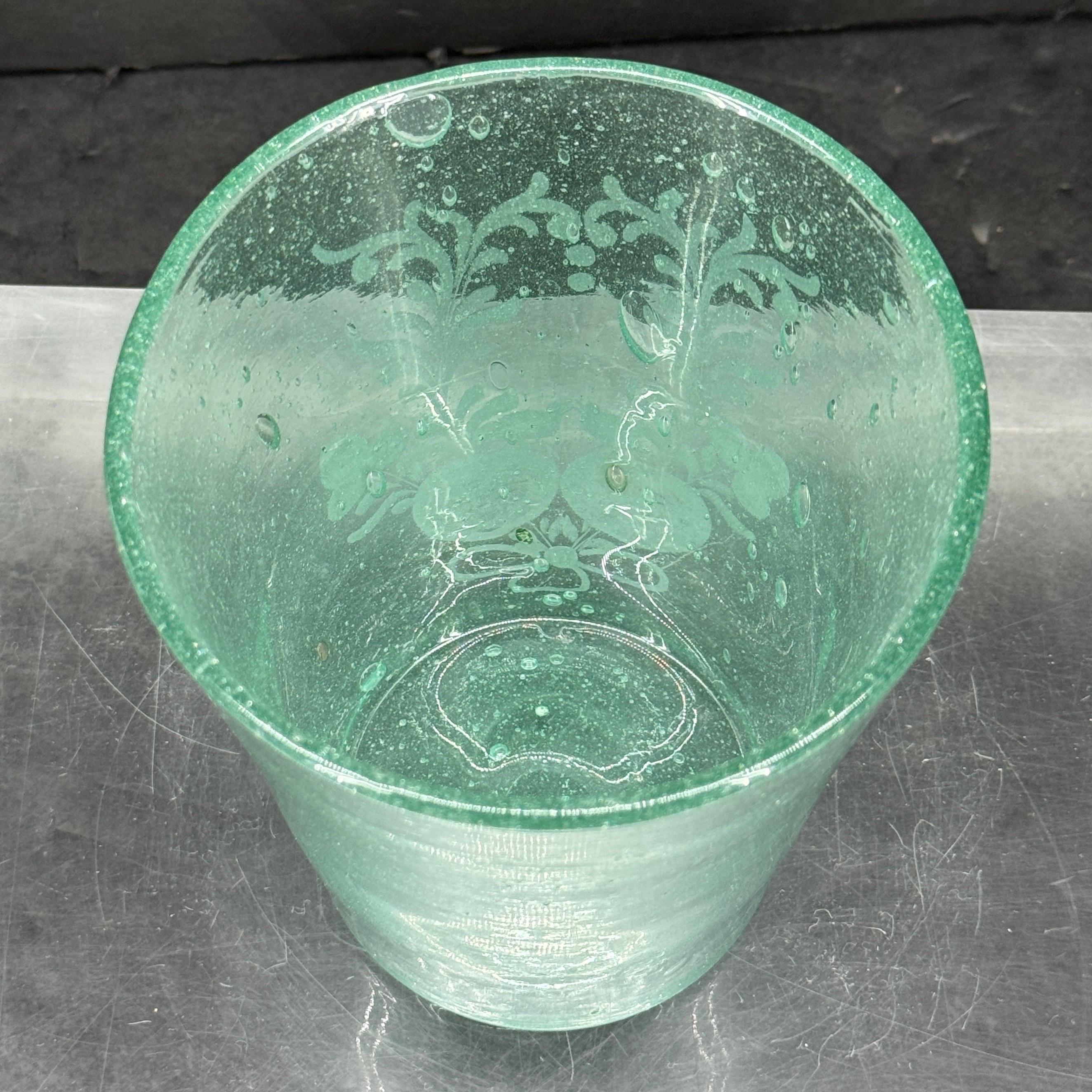 Vaso in vetro acidato con semi verdi di metà secolo con uccelli e frutta In condizioni buone in vendita a Haddonfield, NJ