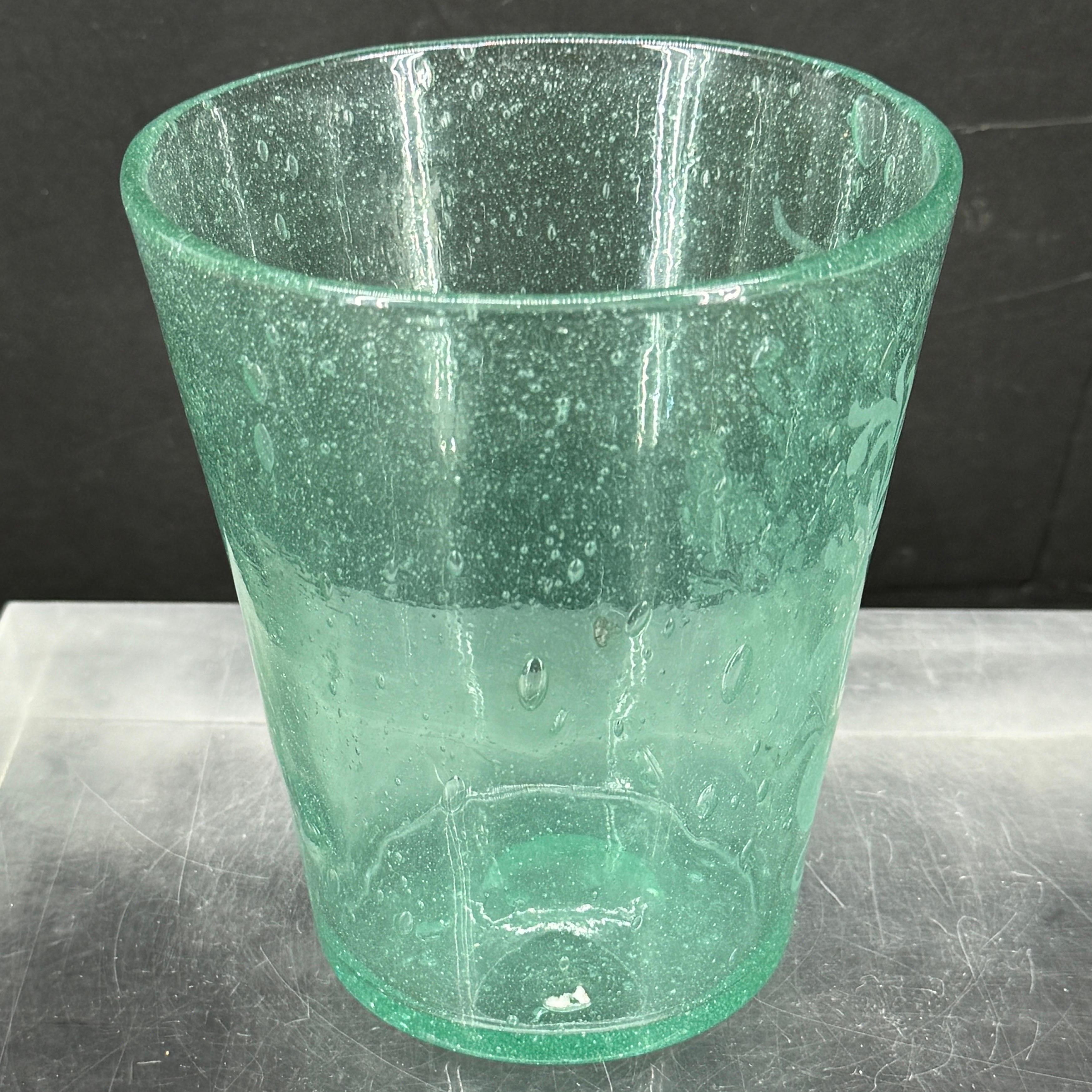 XX secolo Vaso in vetro acidato con semi verdi di metà secolo con uccelli e frutta in vendita