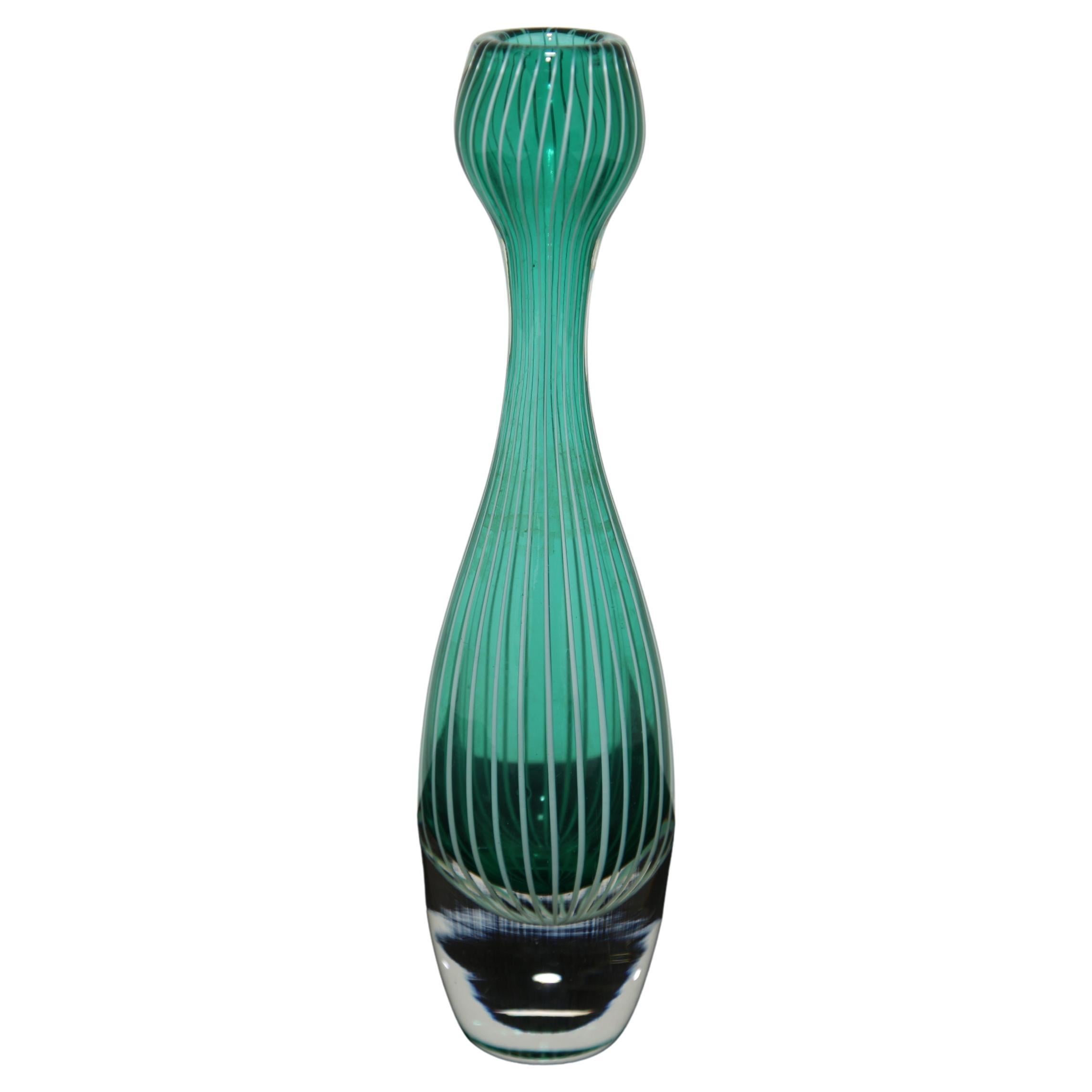 Mid-Century Green Striped Glass Zebra Vase by Vicke Lindstrand for Kosta, 1950s en vente