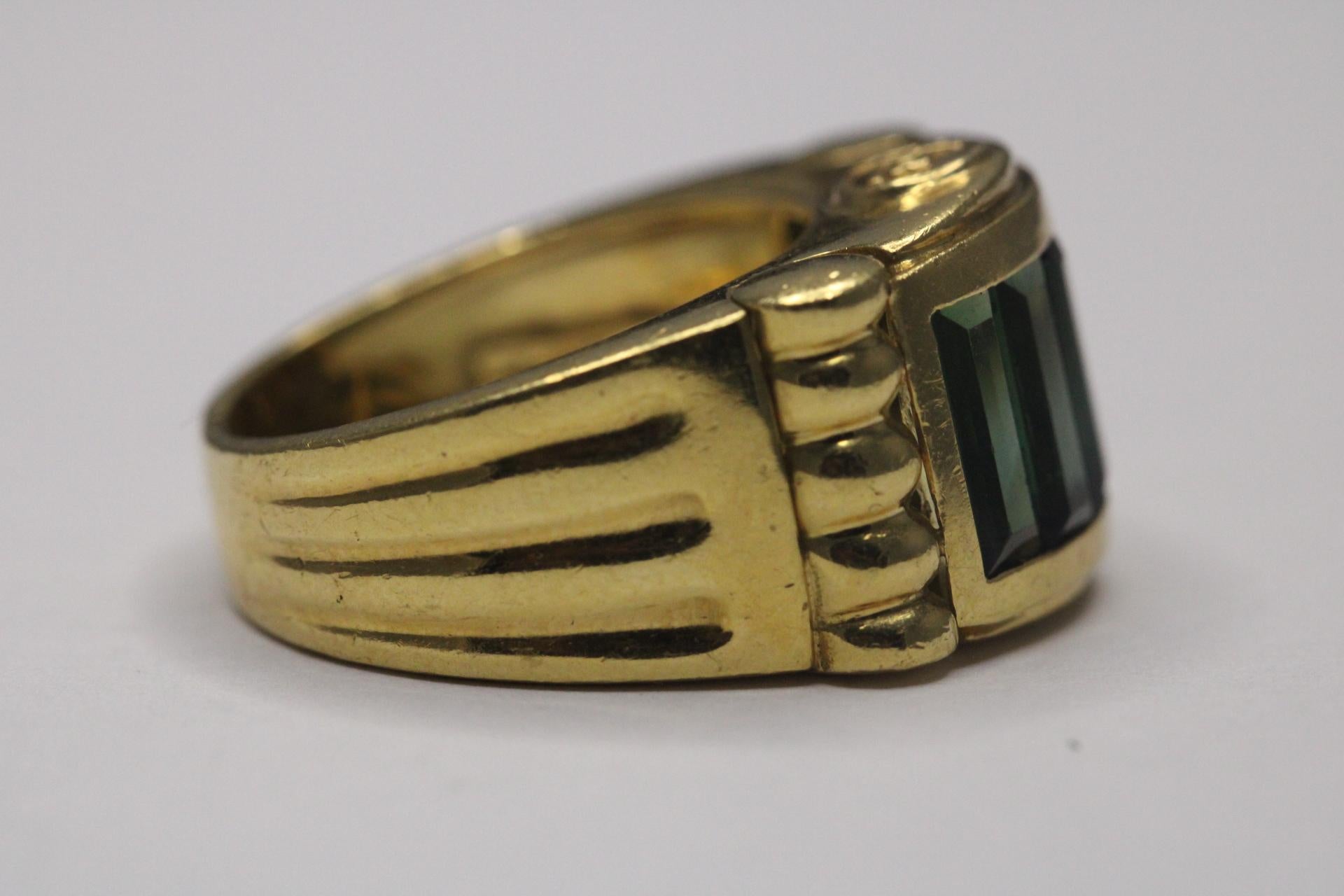 Anello da cocktail in oro giallo 18 carati e tormalina verde di metà secolo In condizioni buone in vendita a Denver, CO