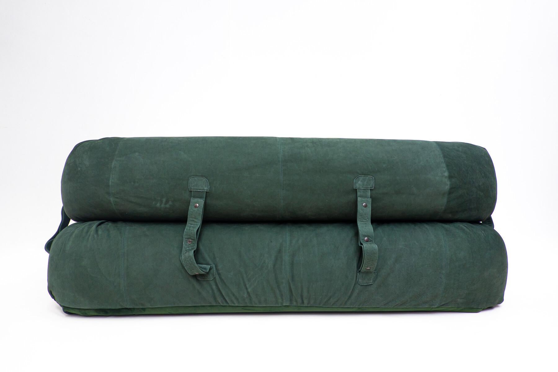 Mid-Century Green Two Seaters Sofa / Bed  ''Anfibio'' by Alessandro Becchi In Good Condition For Sale In Brussels, BE