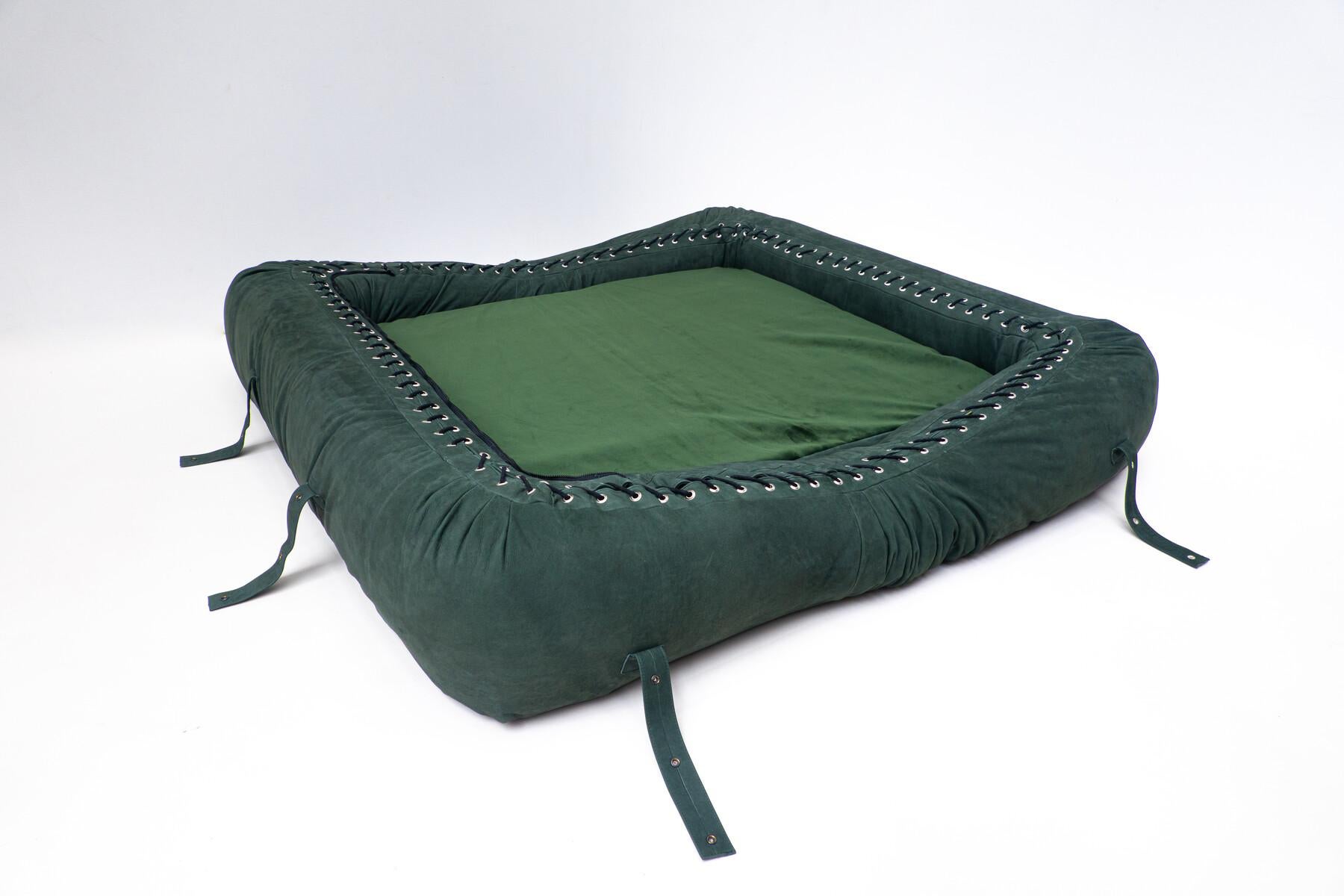 Grünes Zweisitzer-Sofa / Bett aus der Mitte des Jahrhunderts  „Anfibio“ von Alessandro Becchi (Wildleder) im Angebot