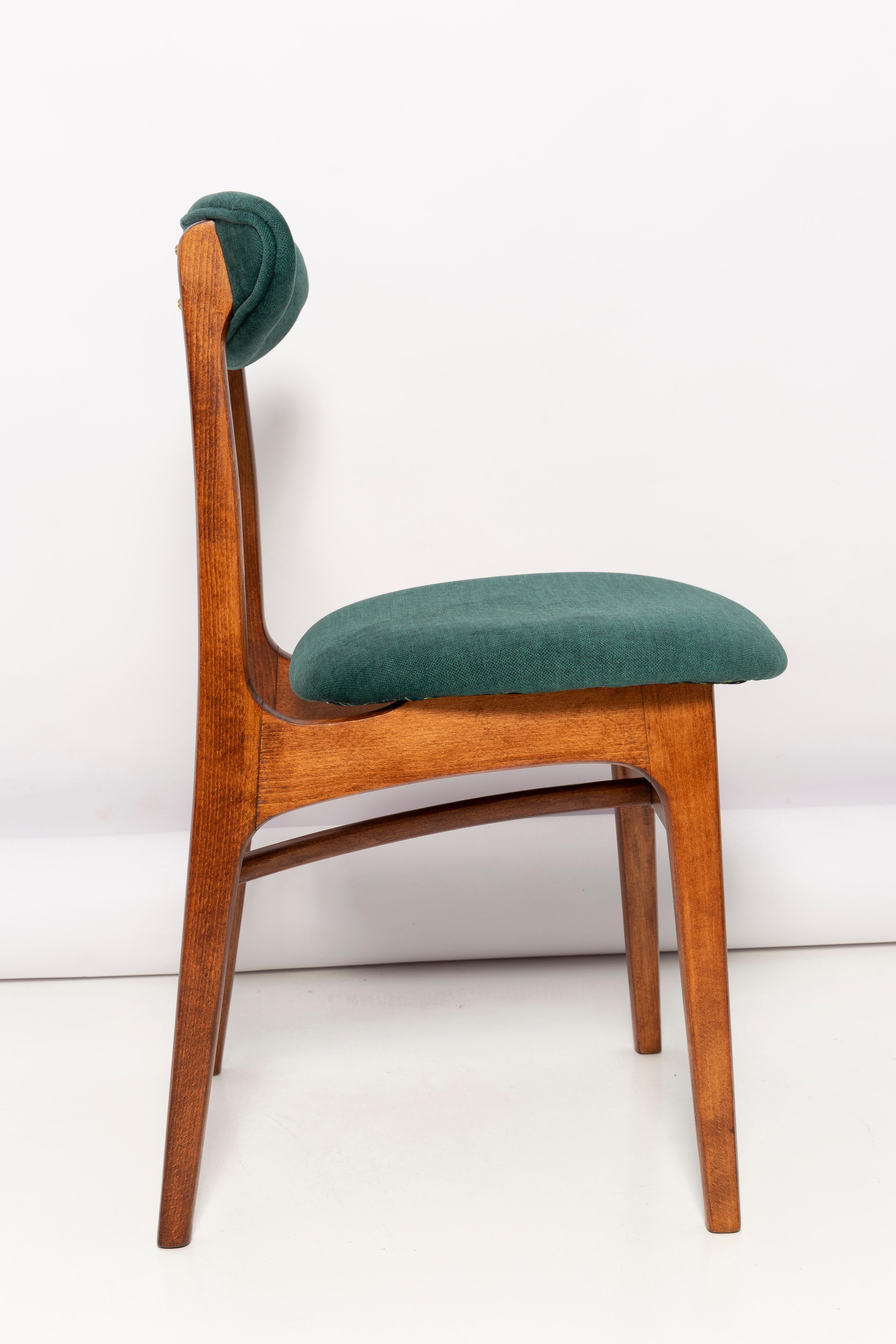 Mid Century Green Velvet Chair Designed by Rajmund Halas, Poland, 1960s In Excellent Condition For Sale In 05-080 Hornowek, PL
