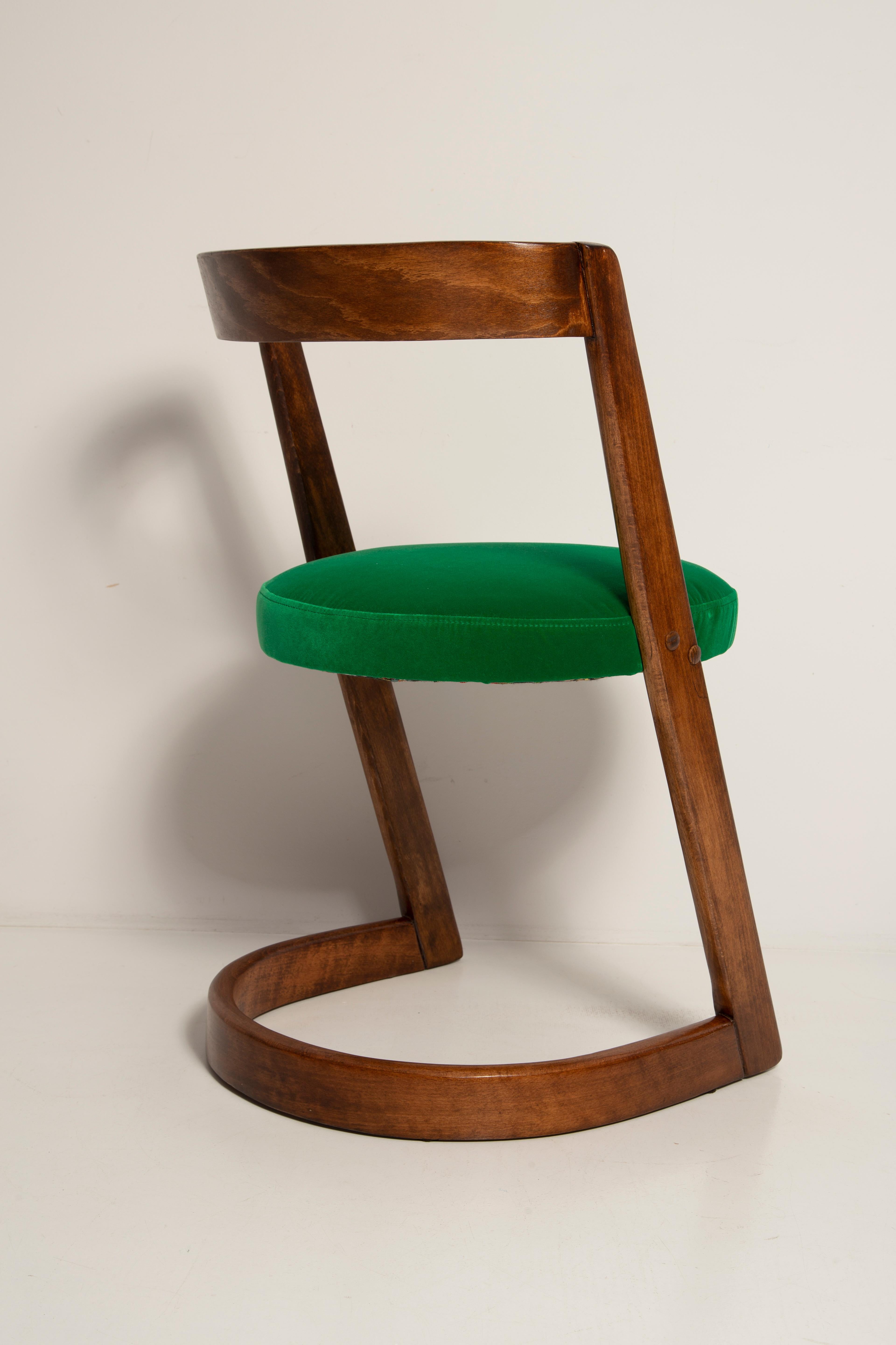 Halba-Stuhl und Hocker aus grünem Samt aus der Mitte des Jahrhunderts, Baumann, Frankreich, 1970er Jahre im Angebot 1