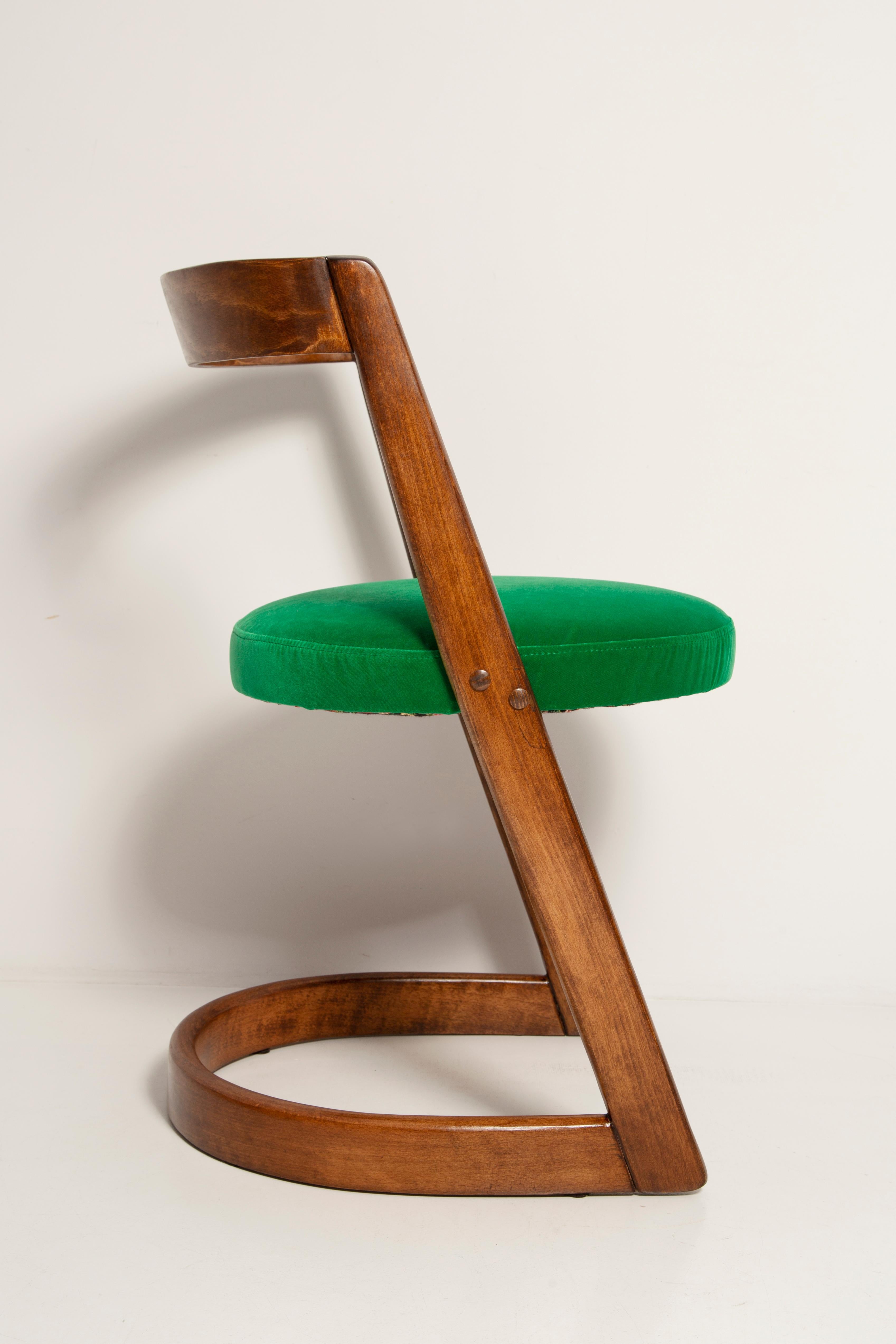 Halfa-Sessel aus grünem Samt, Baumann, Frankreich, 1970er Jahre (Moderne der Mitte des Jahrhunderts) im Angebot