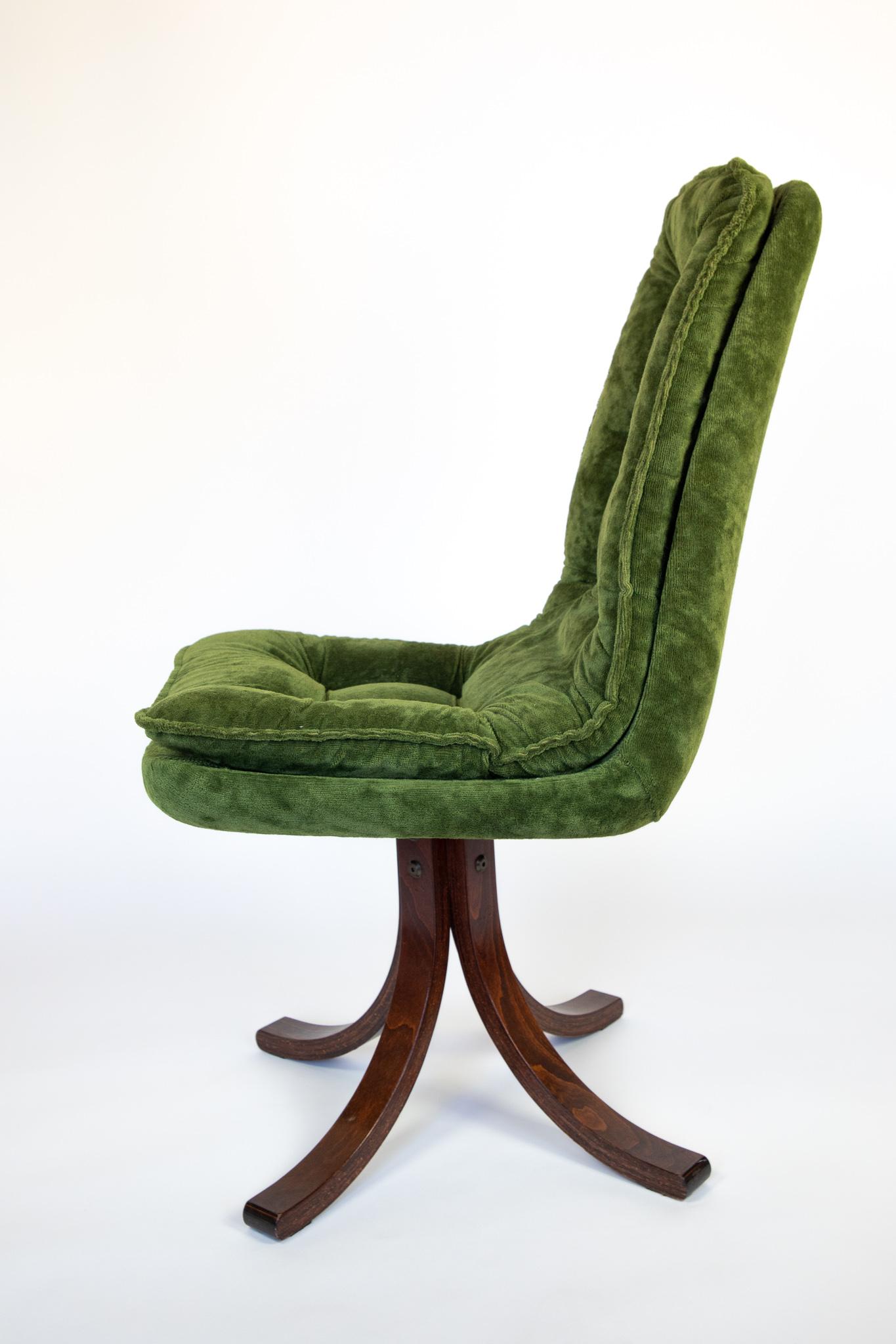 Mid-Century Modern Mid Century Modern Dining Chairs in Green Velvet Upholstery, Italy, 1970s For Sale