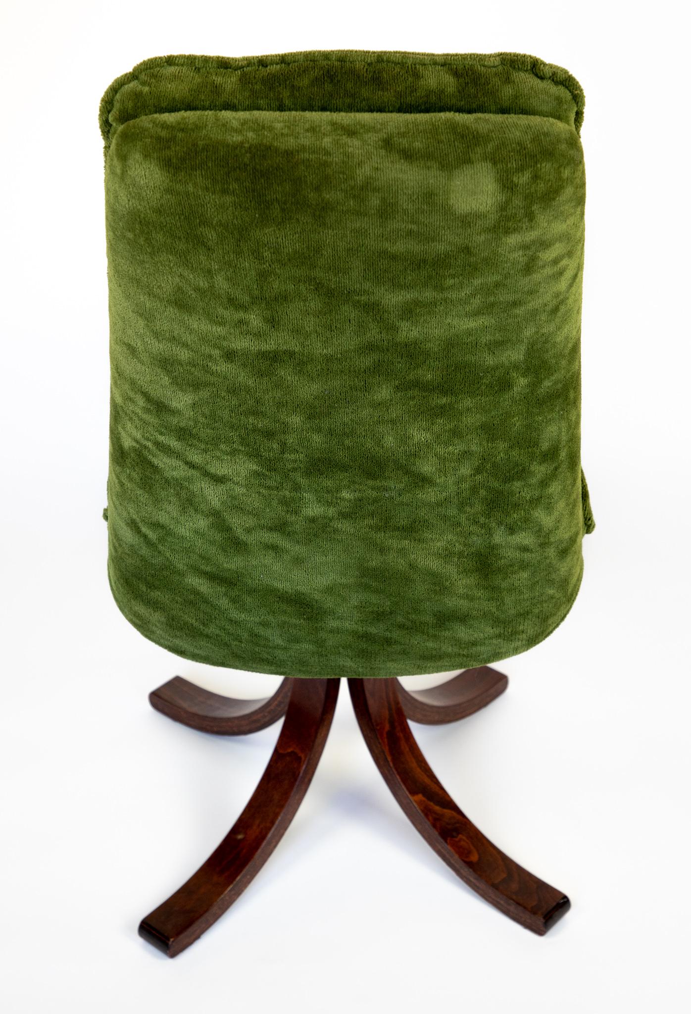 Mid Century Modern Dining Chairs in Green Velvet Upholstery, Italy, 1970s In Good Condition In Vienna, AT