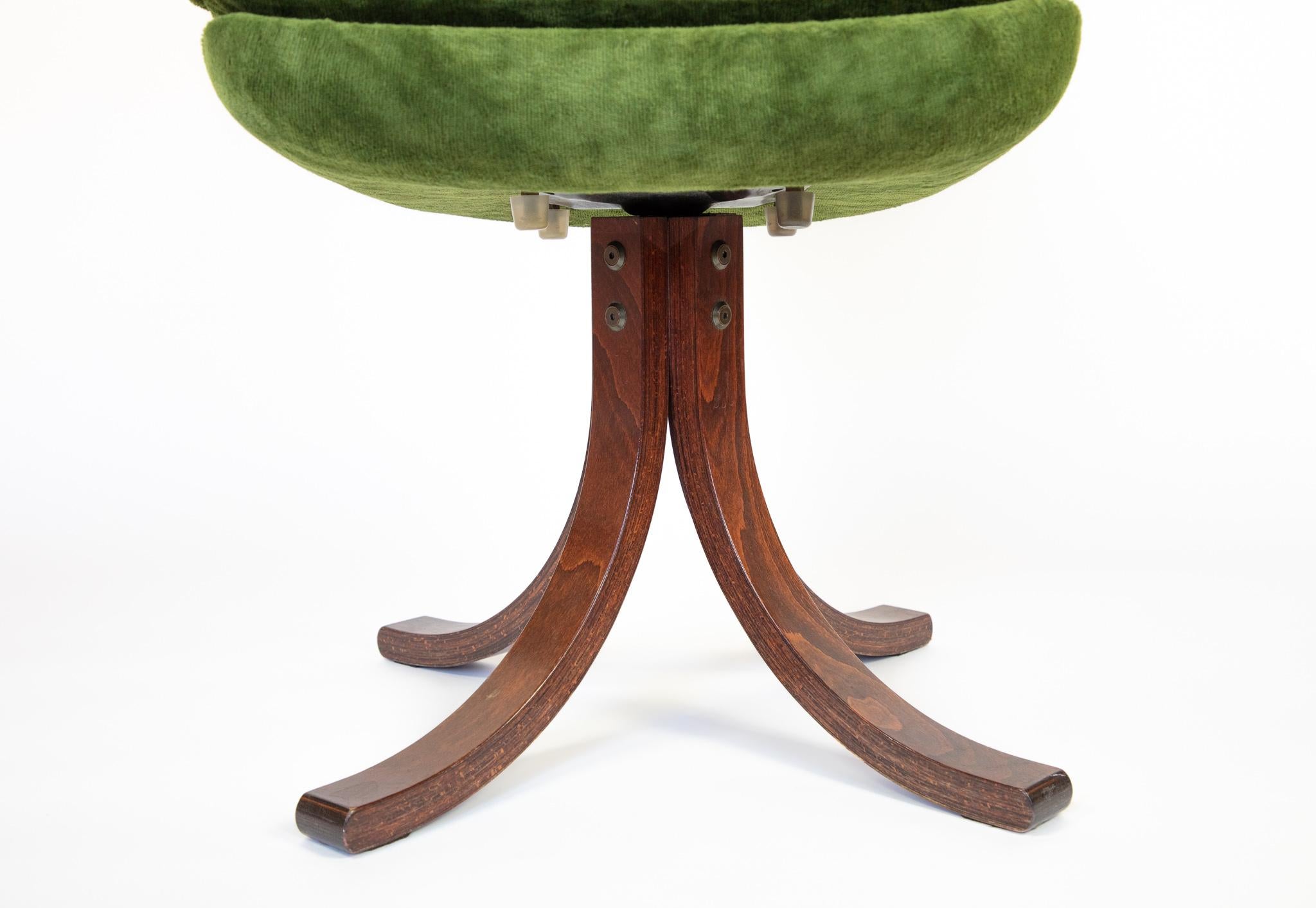 Late 20th Century Mid Century Modern Dining Chairs in Green Velvet Upholstery, Italy, 1970s