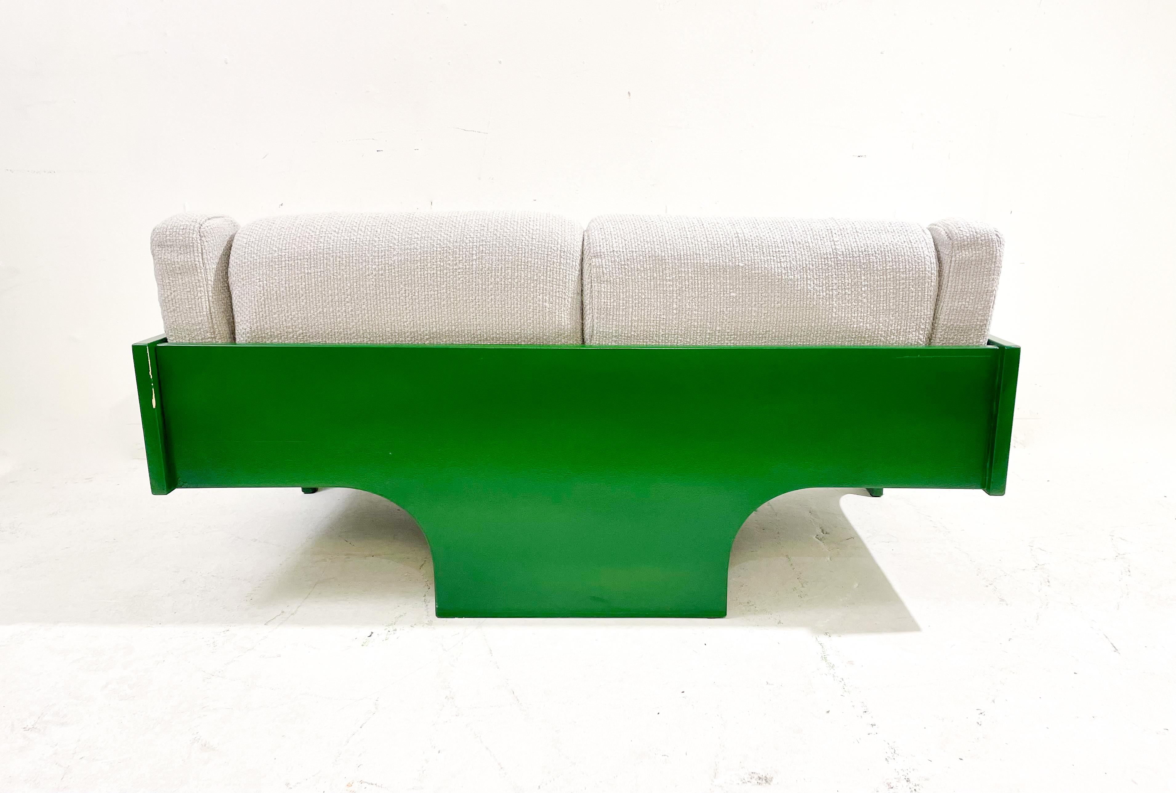 Mid-century green wooden lacquered two seater sofa by Saporiti - Italy 1960s.