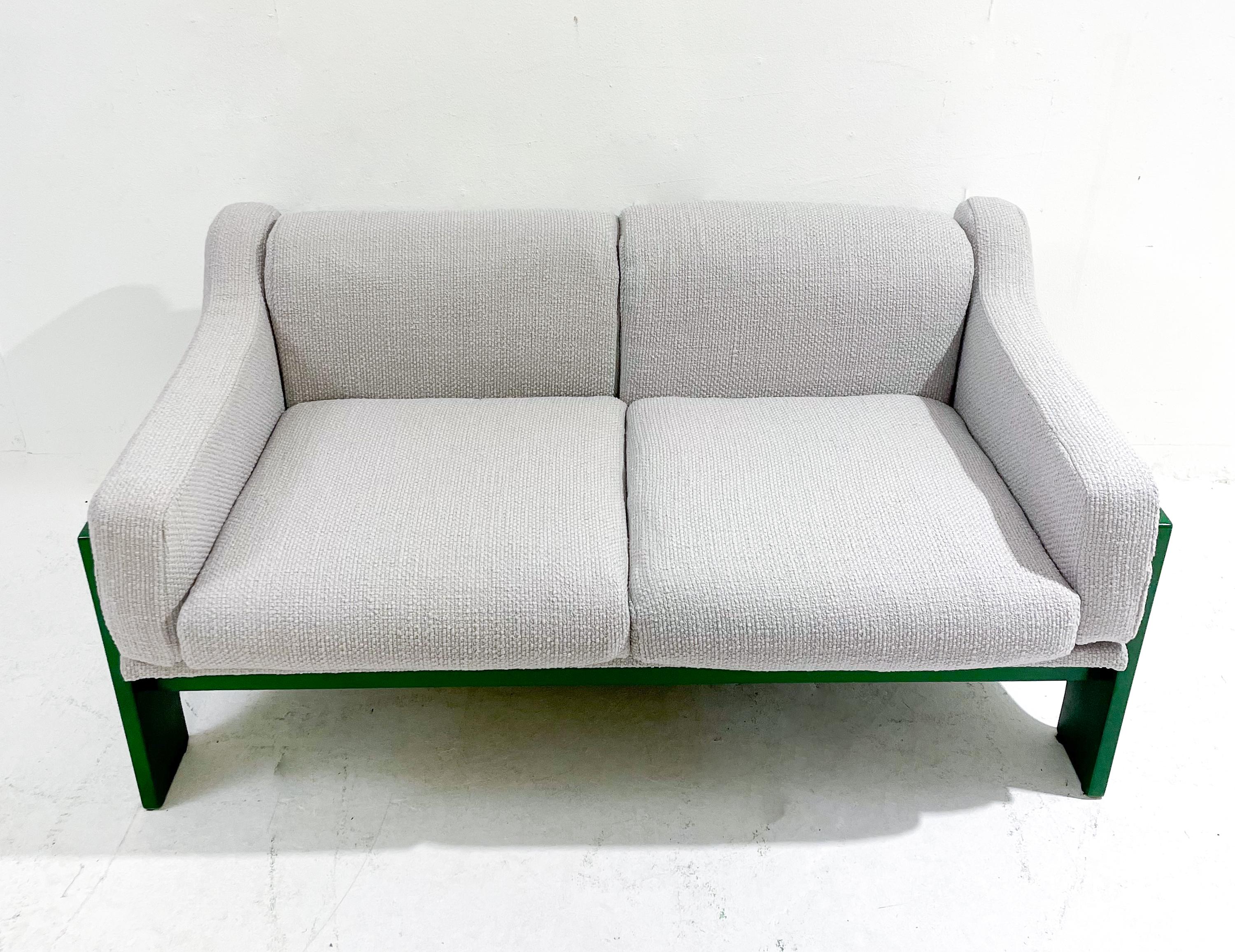 Mid-Century Green Wooden Lacquered Two Seater Sofa by Saporiti, Italy, 1960s In Good Condition For Sale In Brussels, BE