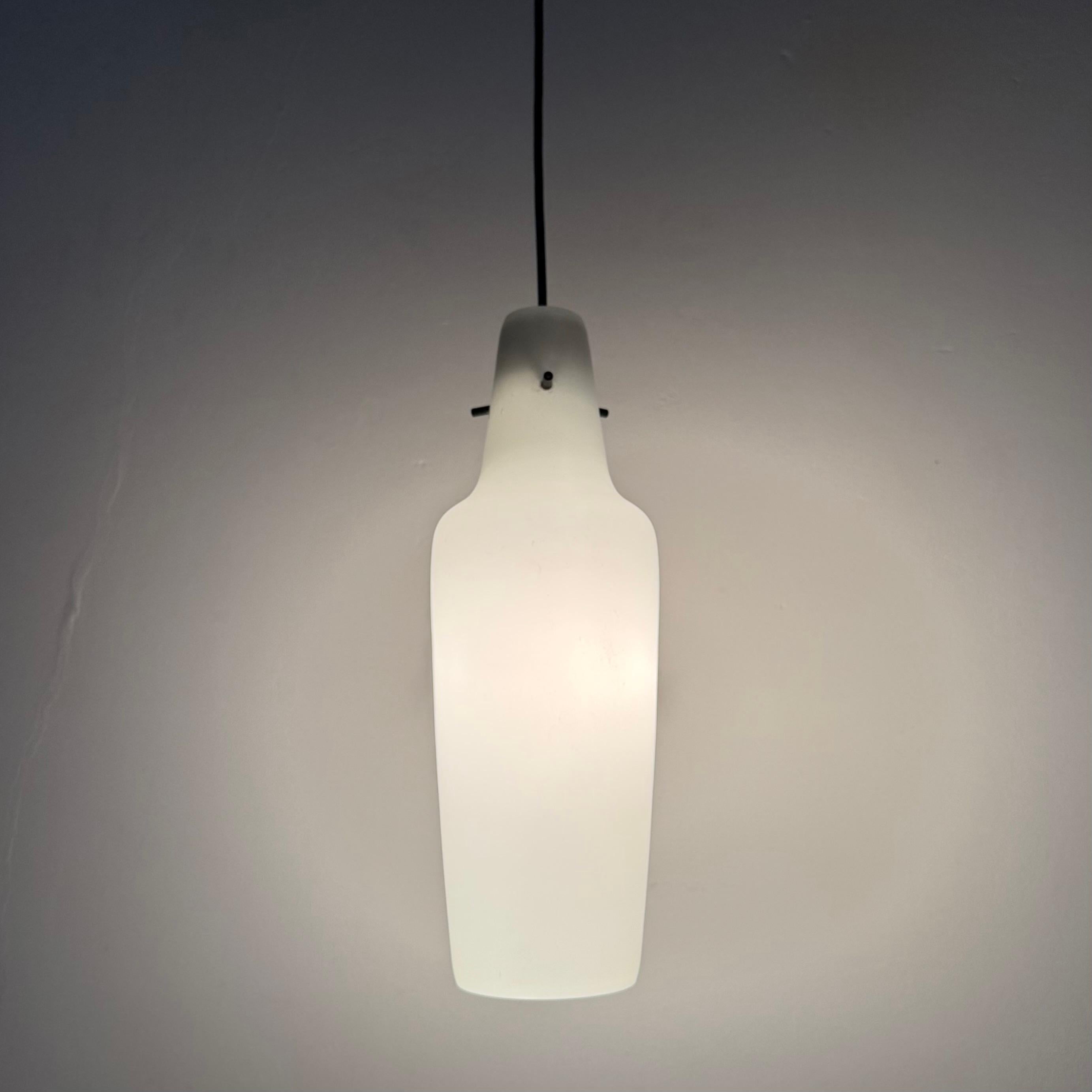 Graue Glas-Hängelampe aus der Mitte des Jahrhunderts, 1960er Jahre, skandinavisch im Angebot 3